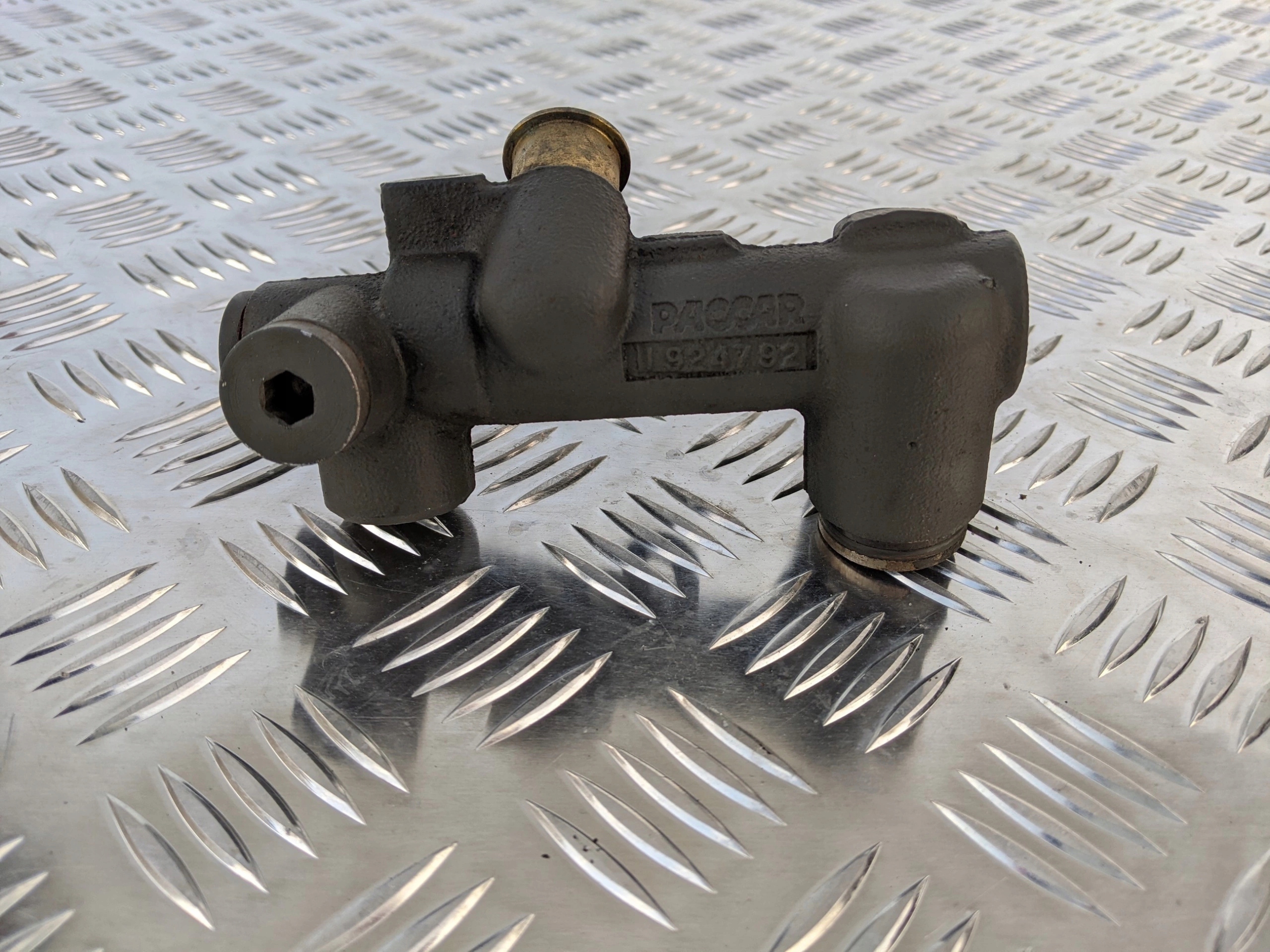 KRÓCIEC ŁĄCZNIK PŁYNU CHŁODZĄCEGO DAF XF 106 44 MX - obrazek 2