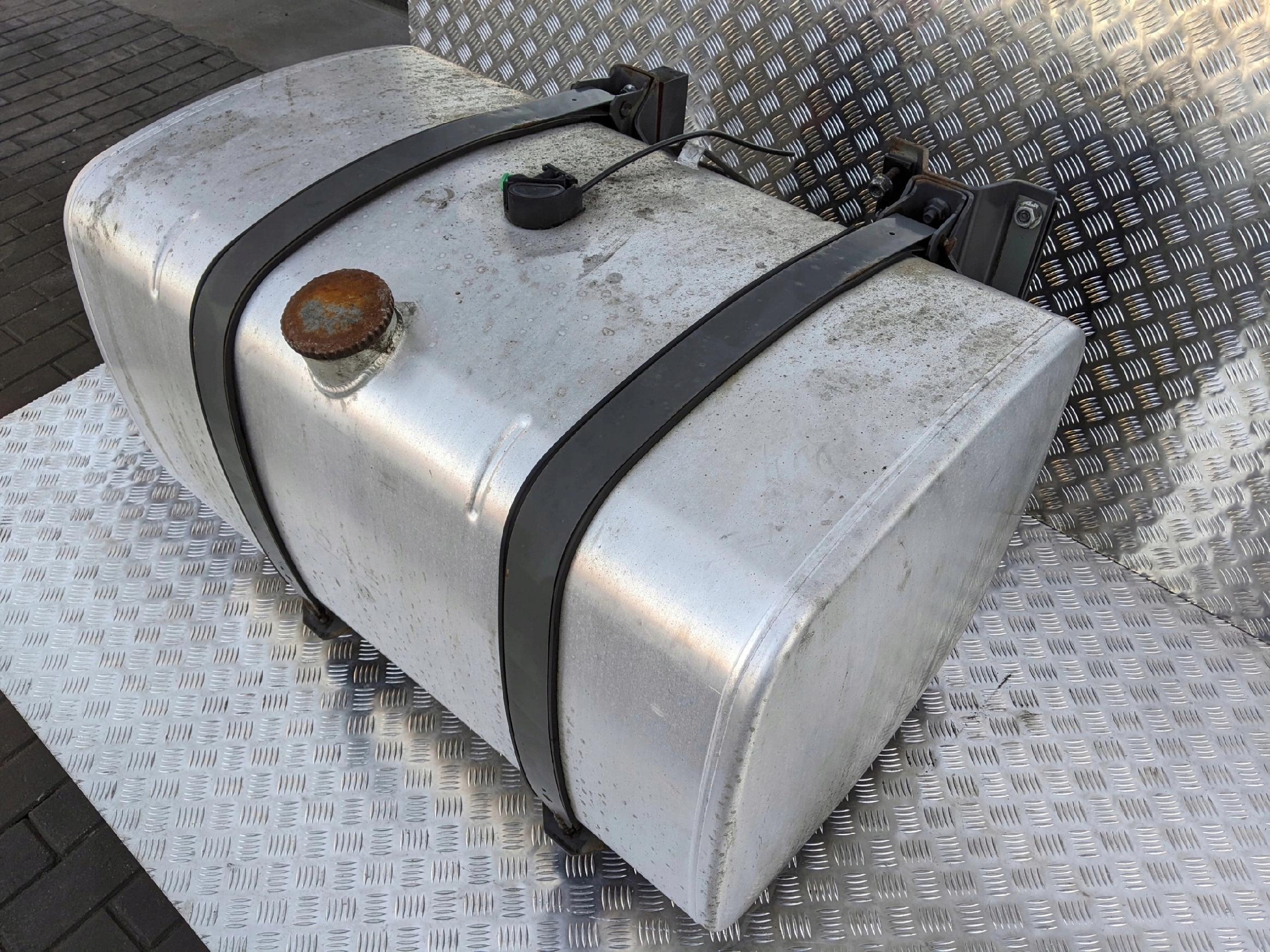 ZBIORNIK PALIWA 400 LITRÓW Z ŁAPAMI DAF XF 106 - obrazek 2