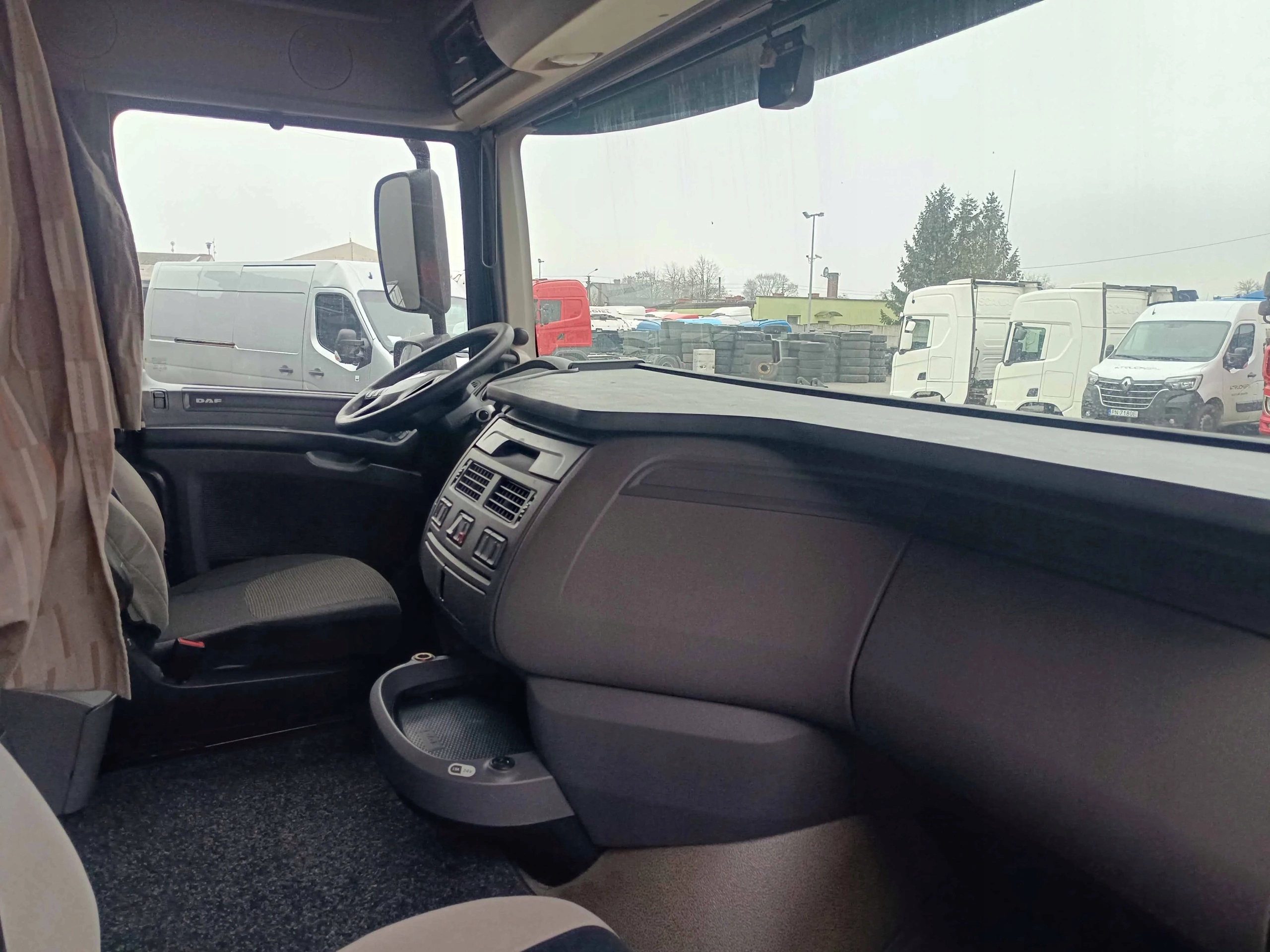 KABINA DAF XF 106 - obrazek 8