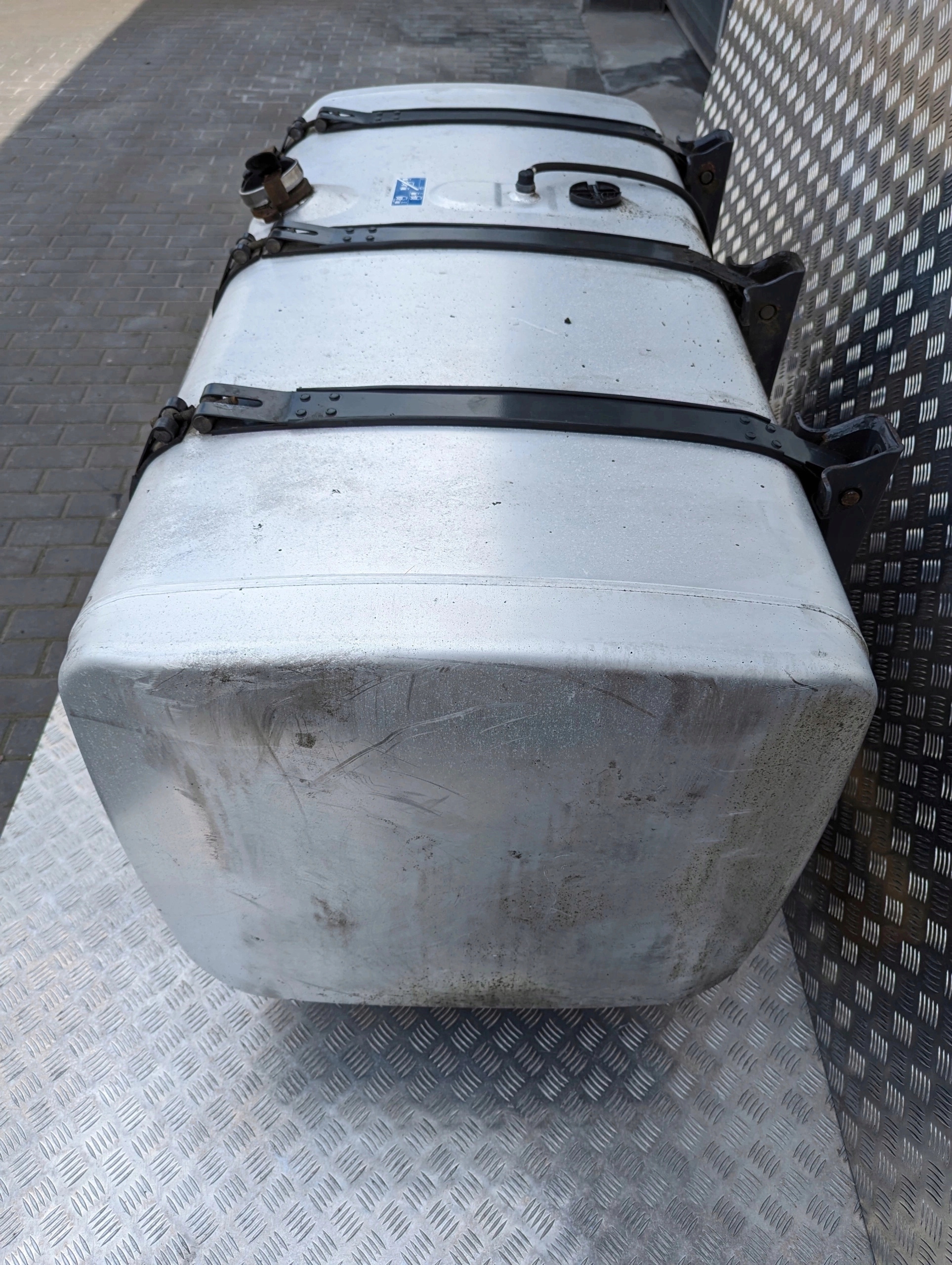 ZBIORNIK PALIWA SCANIA 700 LITRÓW - obrazek 3