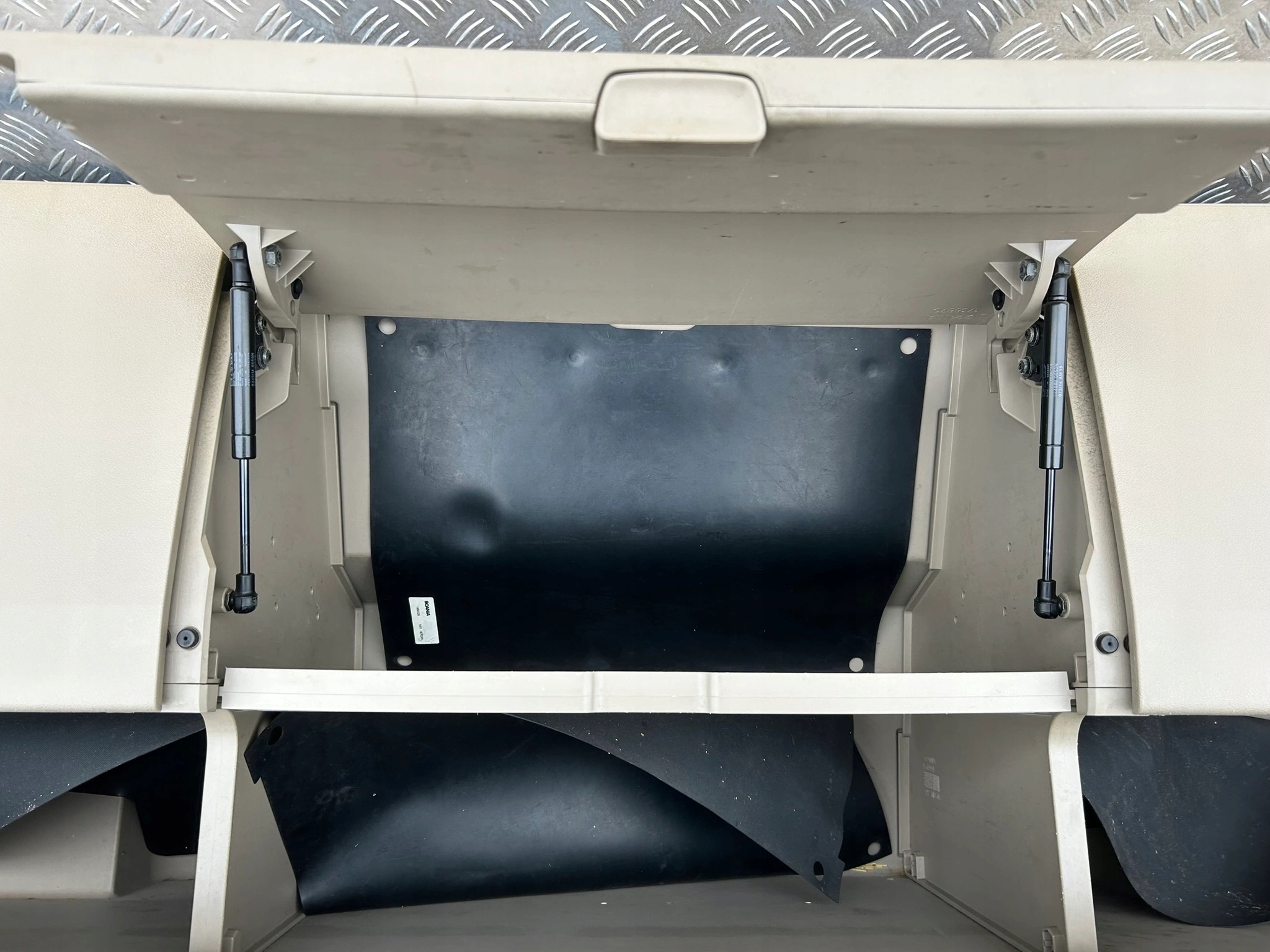 PÓŁKA KOKPIT GÓRNY SCANIA R STREAMLINE - obrazek 4