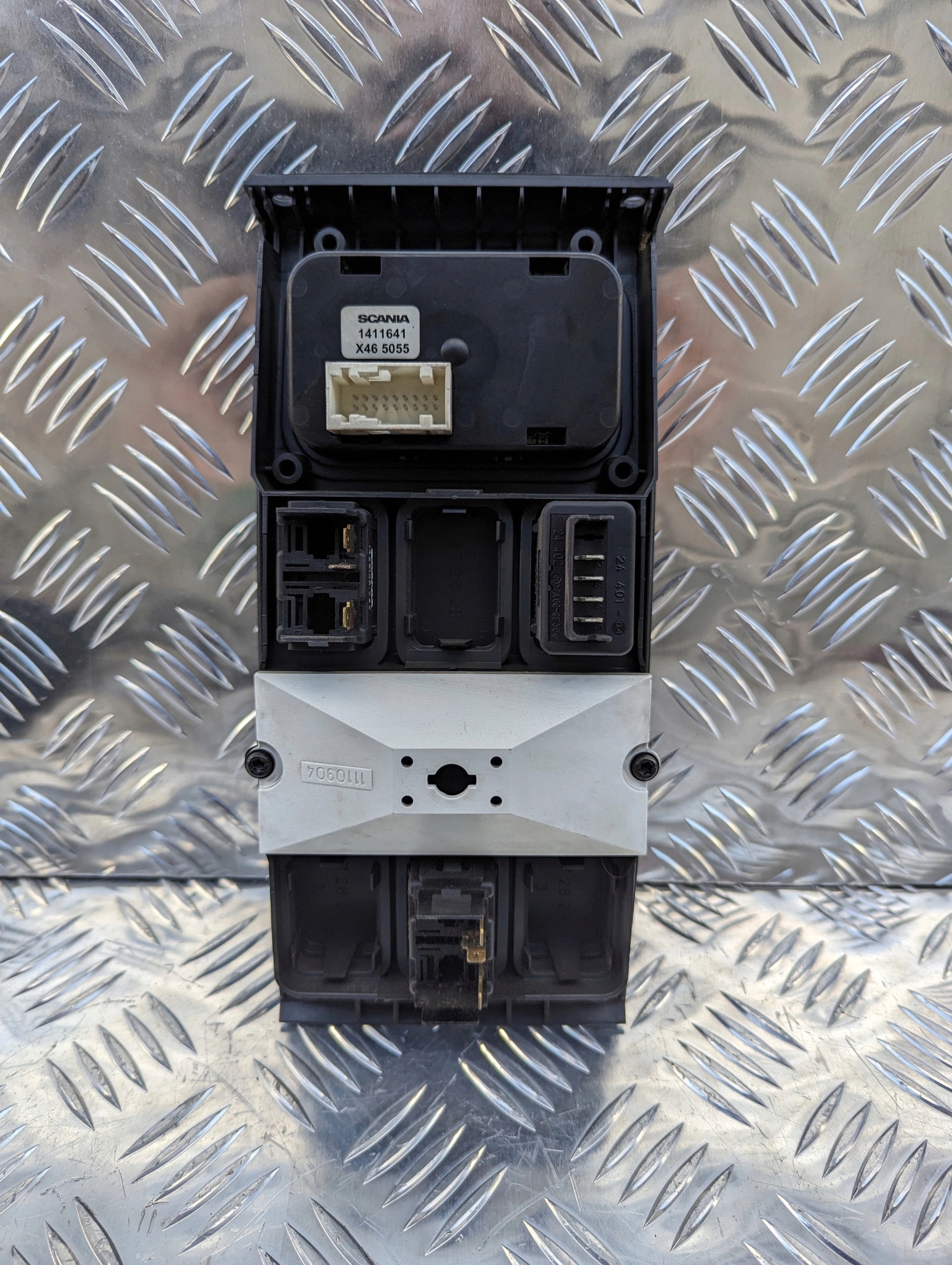 PANEL PRZYCISKI KOKPITU KOMPUTERA POKŁADOWEGO SCANIA 4 / 124 - obrazek 4