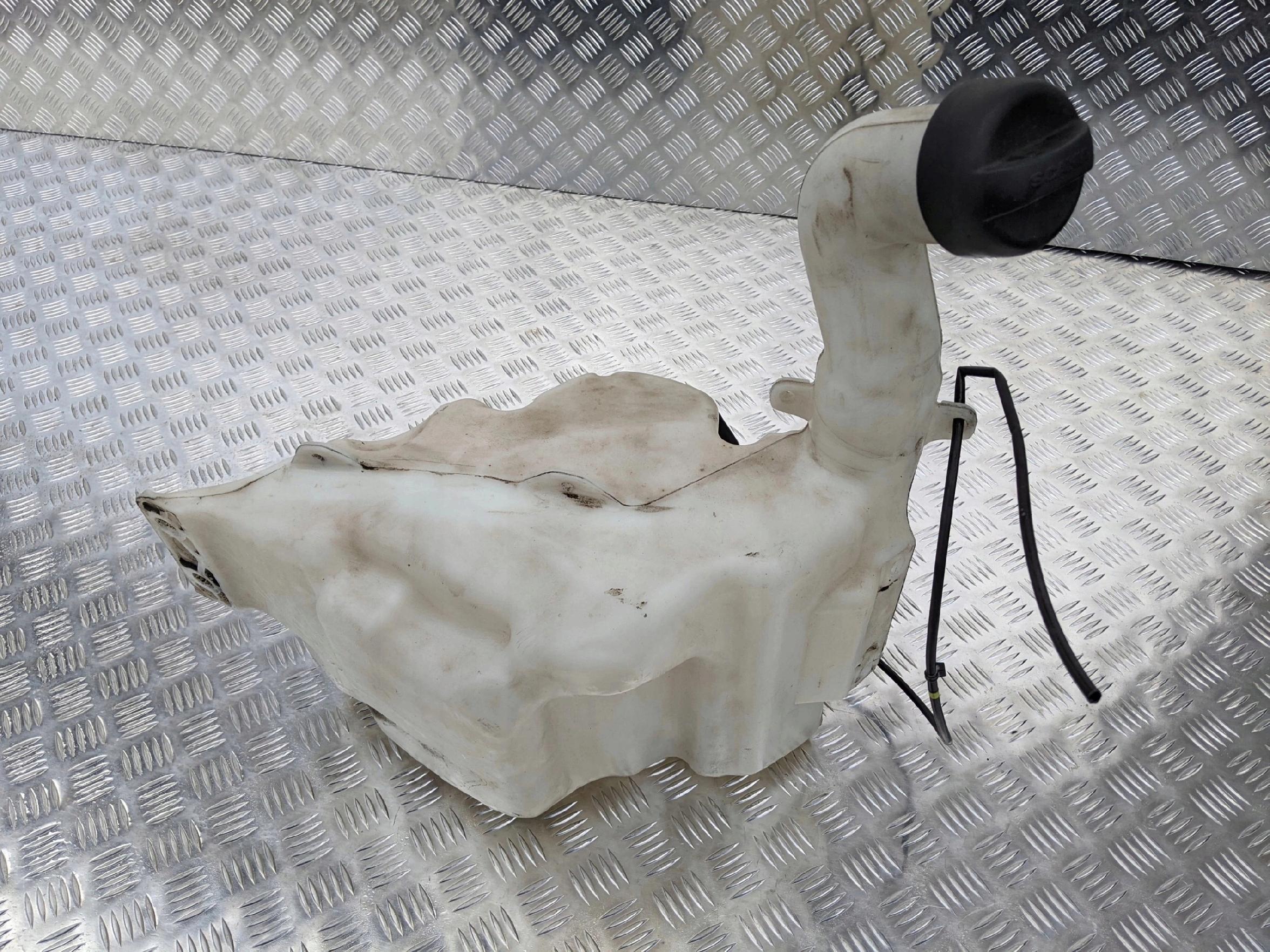 ZBIORNIK ZBIORNICZEK SPRYSKIWACZY SCANIA R