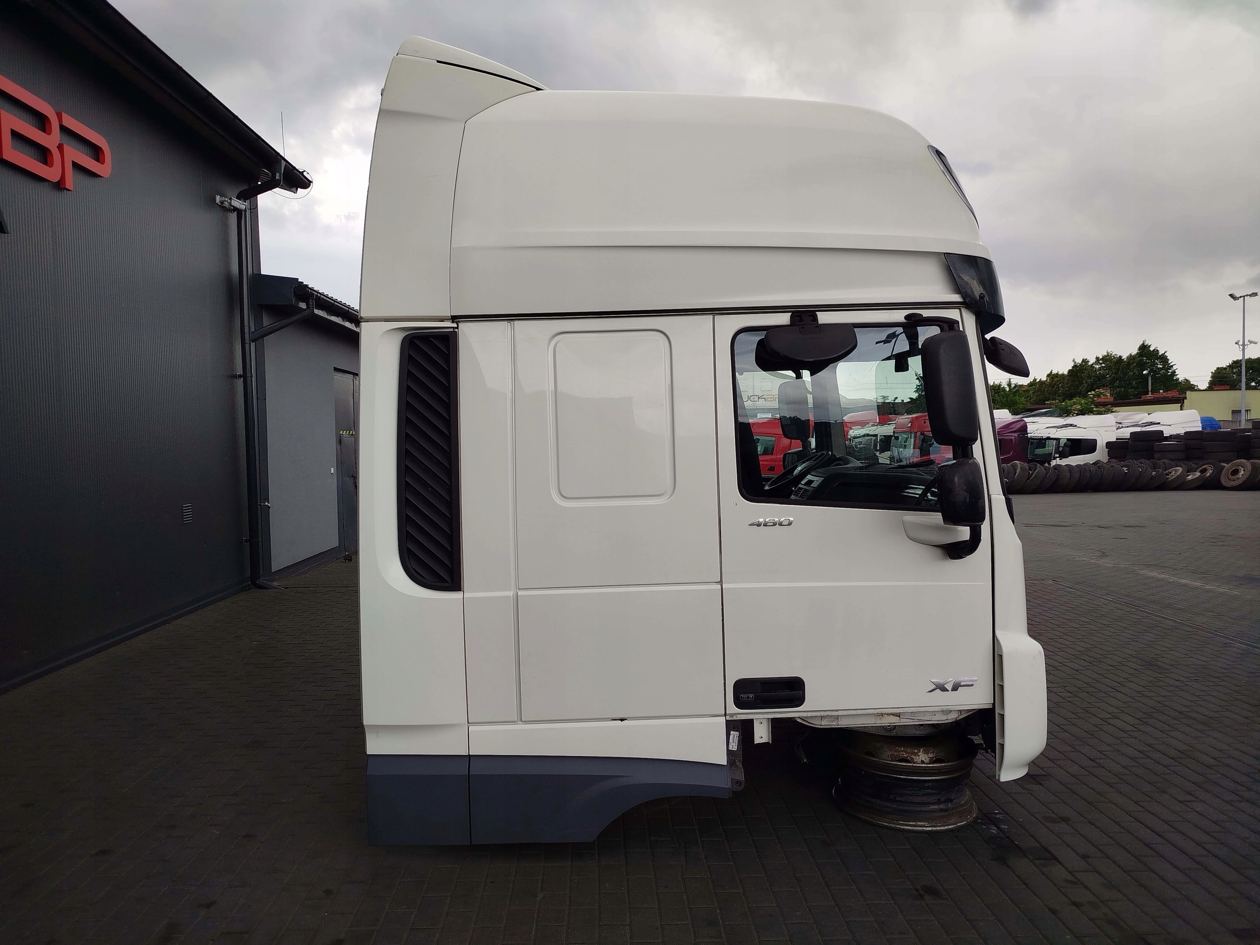 KABINA DAF XF 106 LIFT - obrazek 3