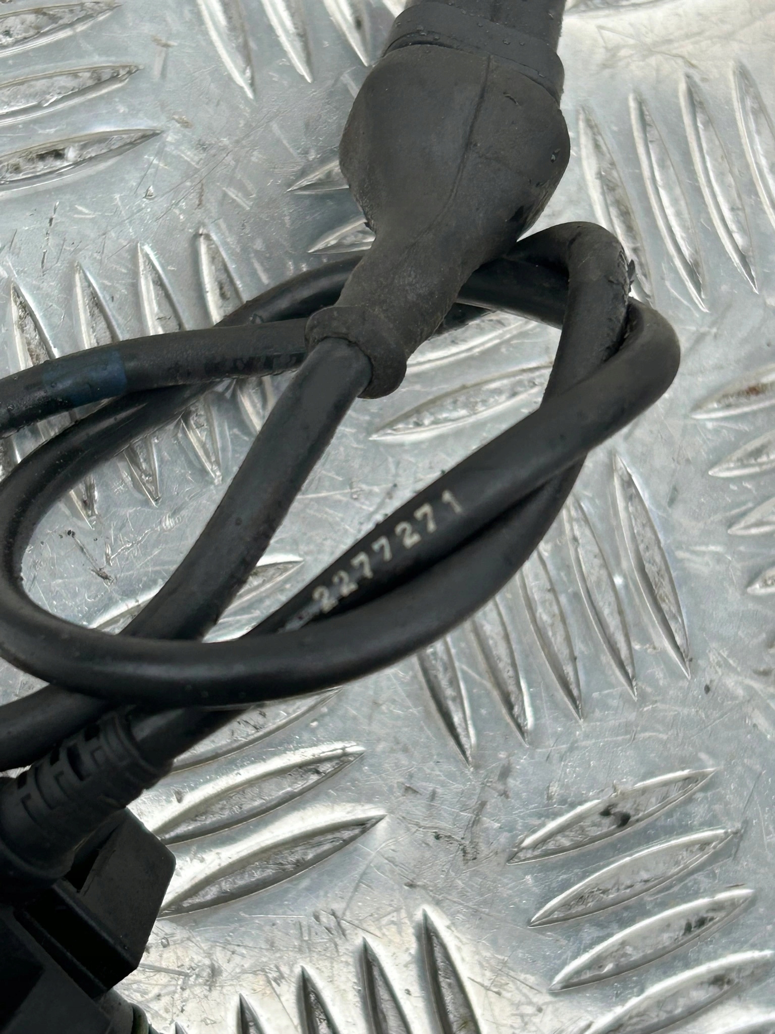 CZUJNIK POZIOMU OLEJU MISKI OLEJOWEJ SCANIA NEXT GEN NTG - obrazek 2