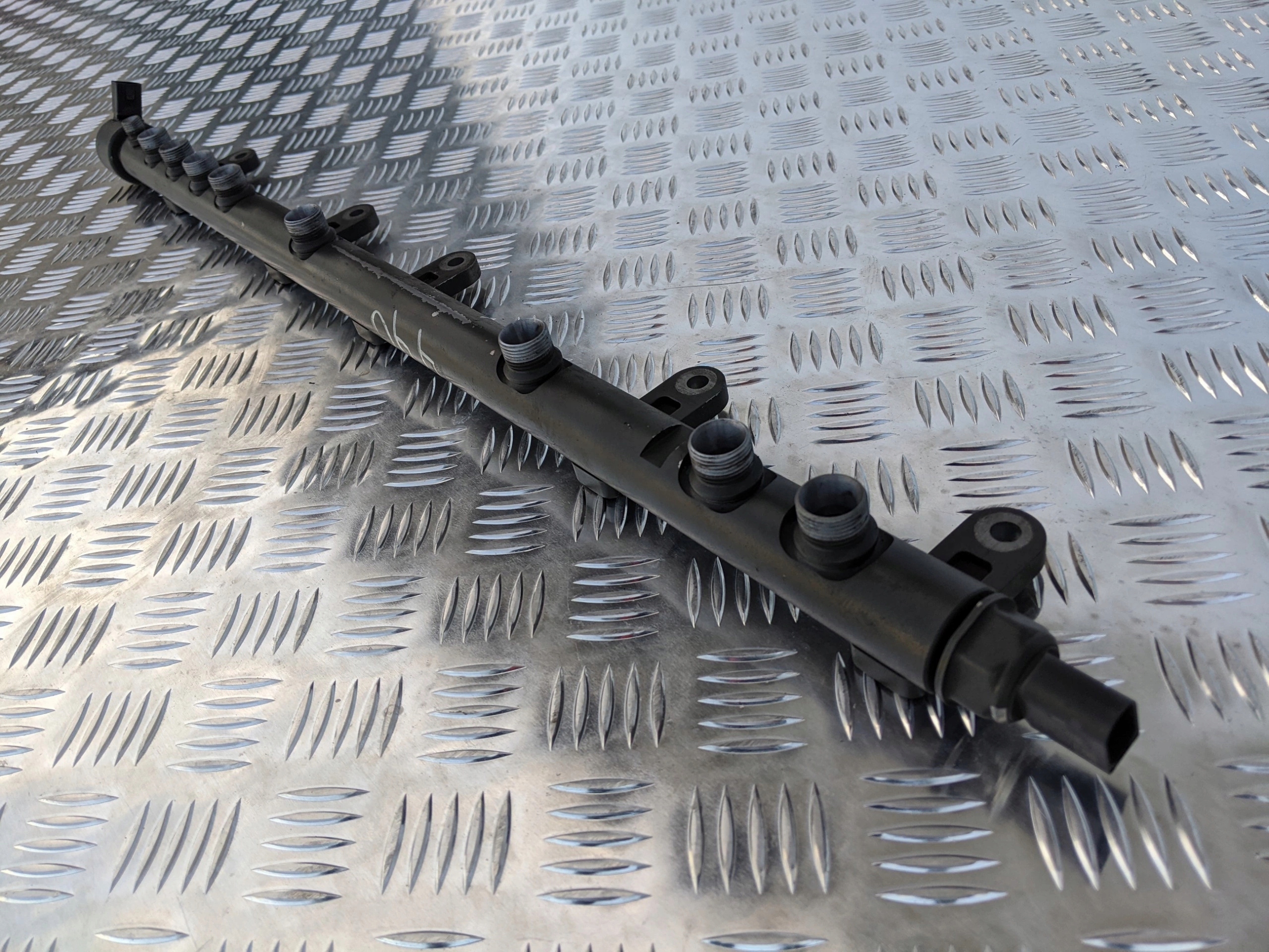 LISTWA PALIWOWA DAF 106 EURO 6 - obrazek 3