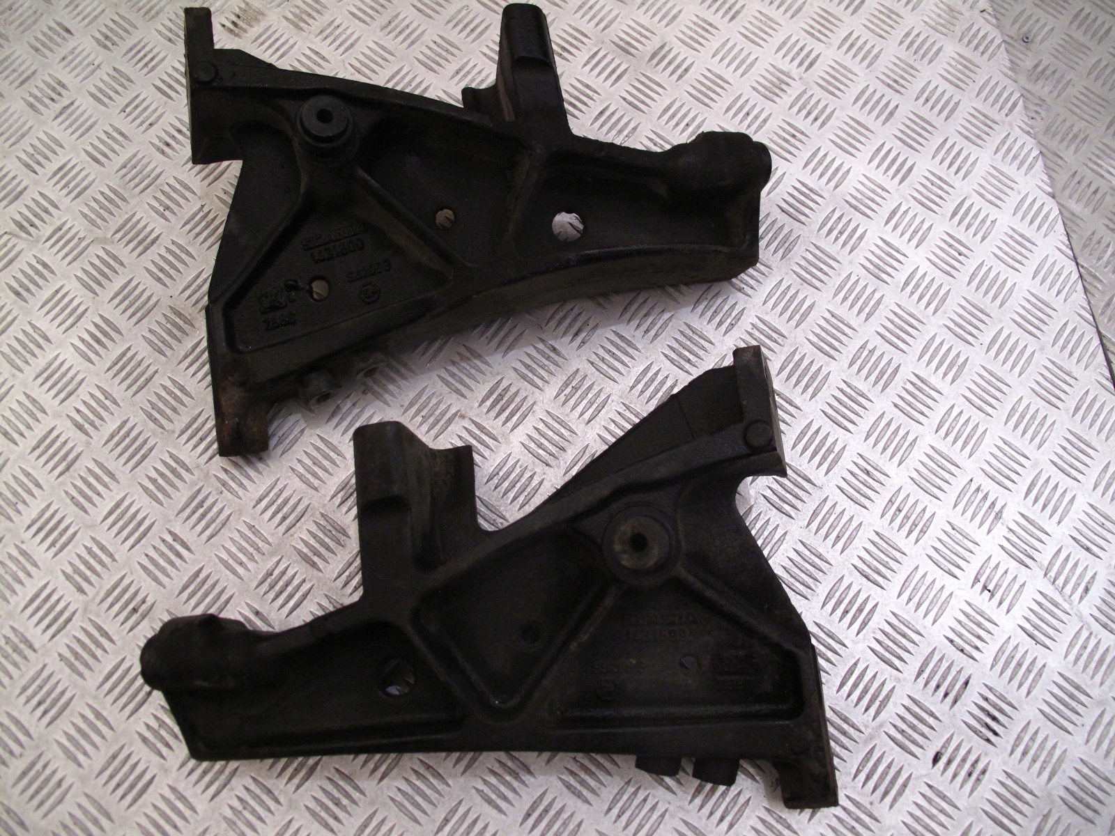 MOCOWANIE BELKI ZDERZAKA SCANIA R - obrazek 2