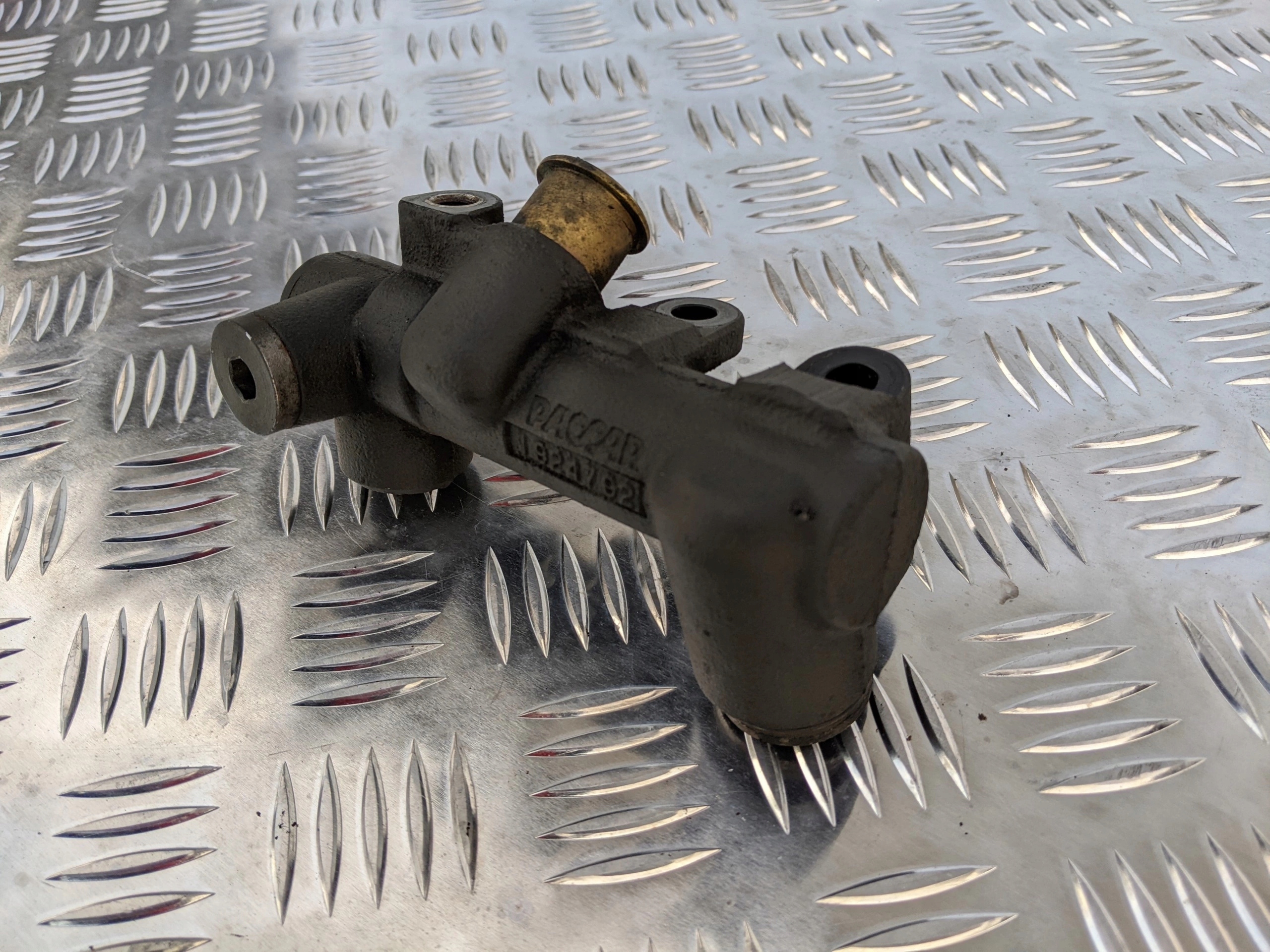 KRÓCIEC ŁĄCZNIK PŁYNU CHŁODZĄCEGO DAF XF 106 44 MX - obrazek 4