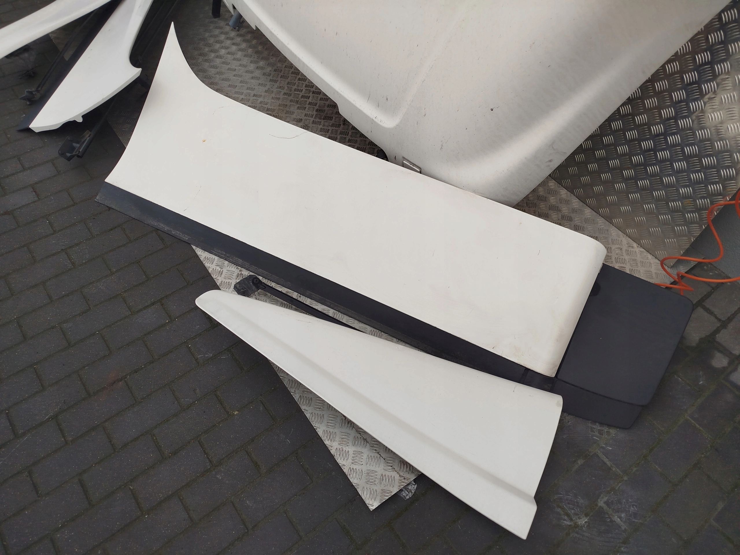 SPOJLERY OWIEWKI ZAKABINOWE SCANIA R STREAMLINE - obrazek 2