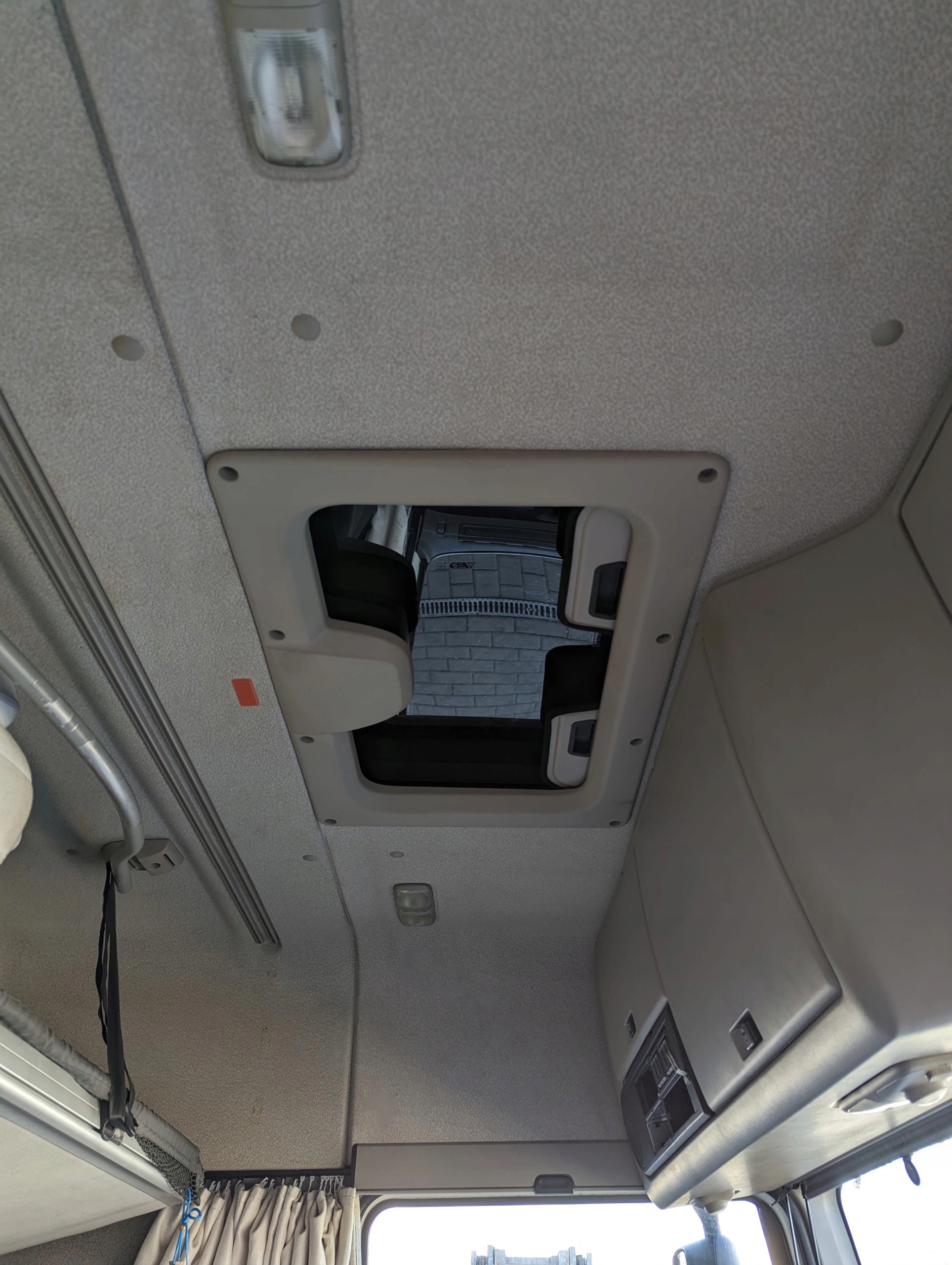 KABINA DAF XF 106 2014 ROK - obrazek 7