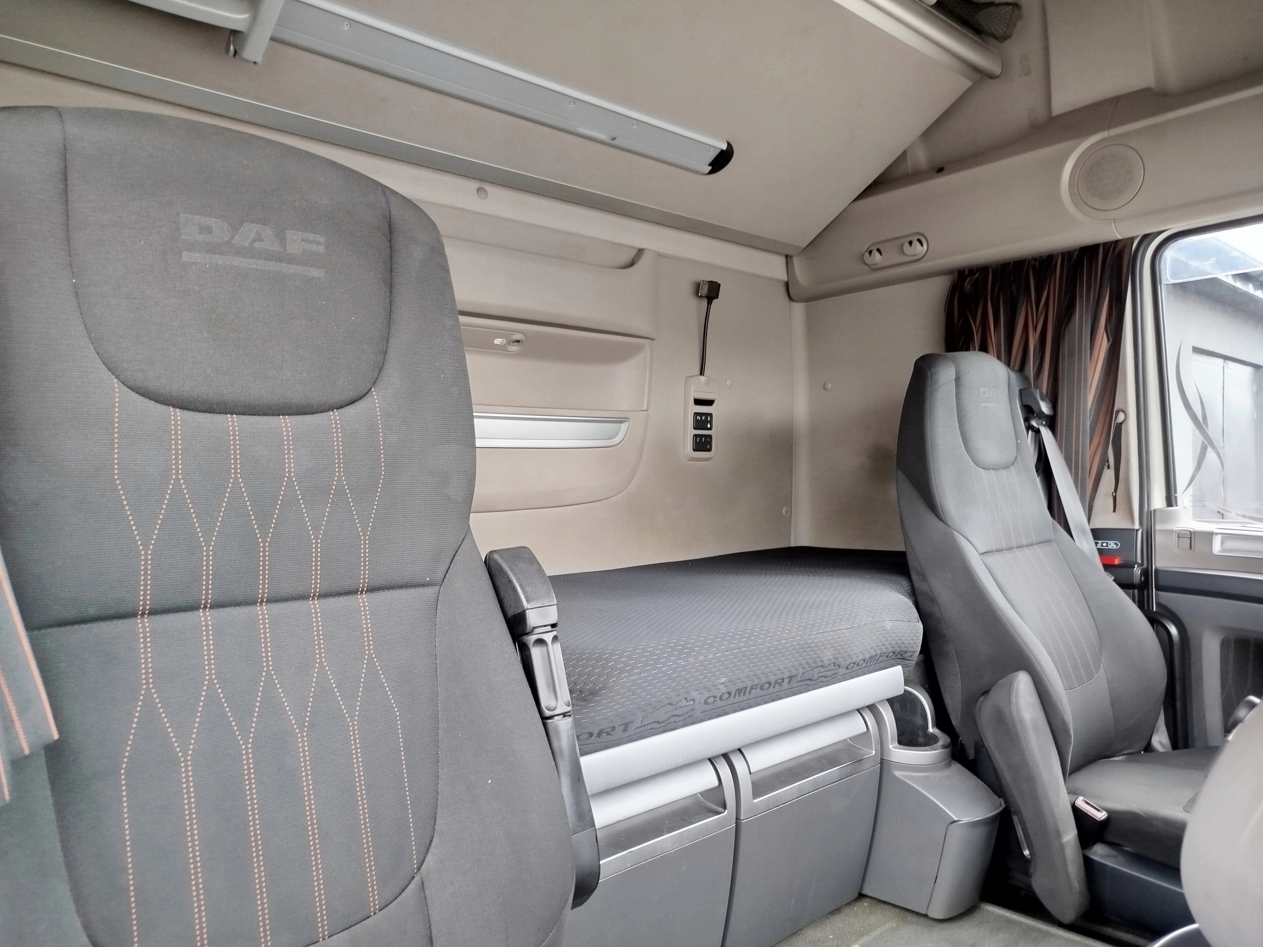 KABINA DAF XF 106 LIFT - obrazek 11