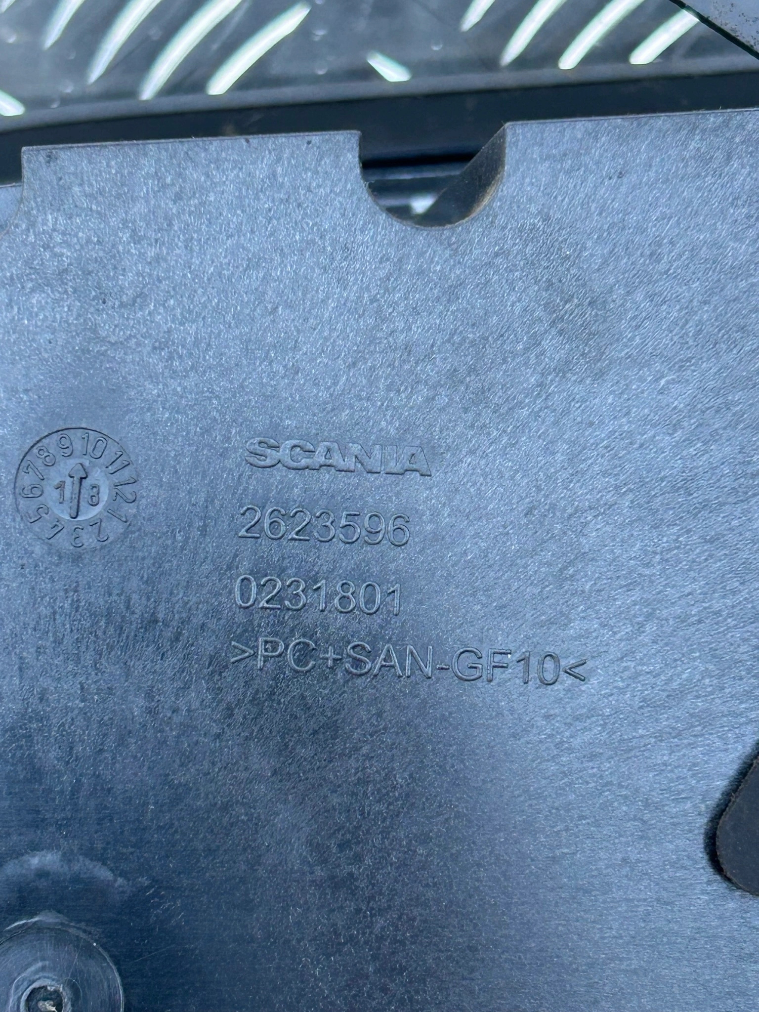 HALOGEN DACHOWY GLOBU Z RAMKĄ SCANIA NTG PRAWY - obrazek 3