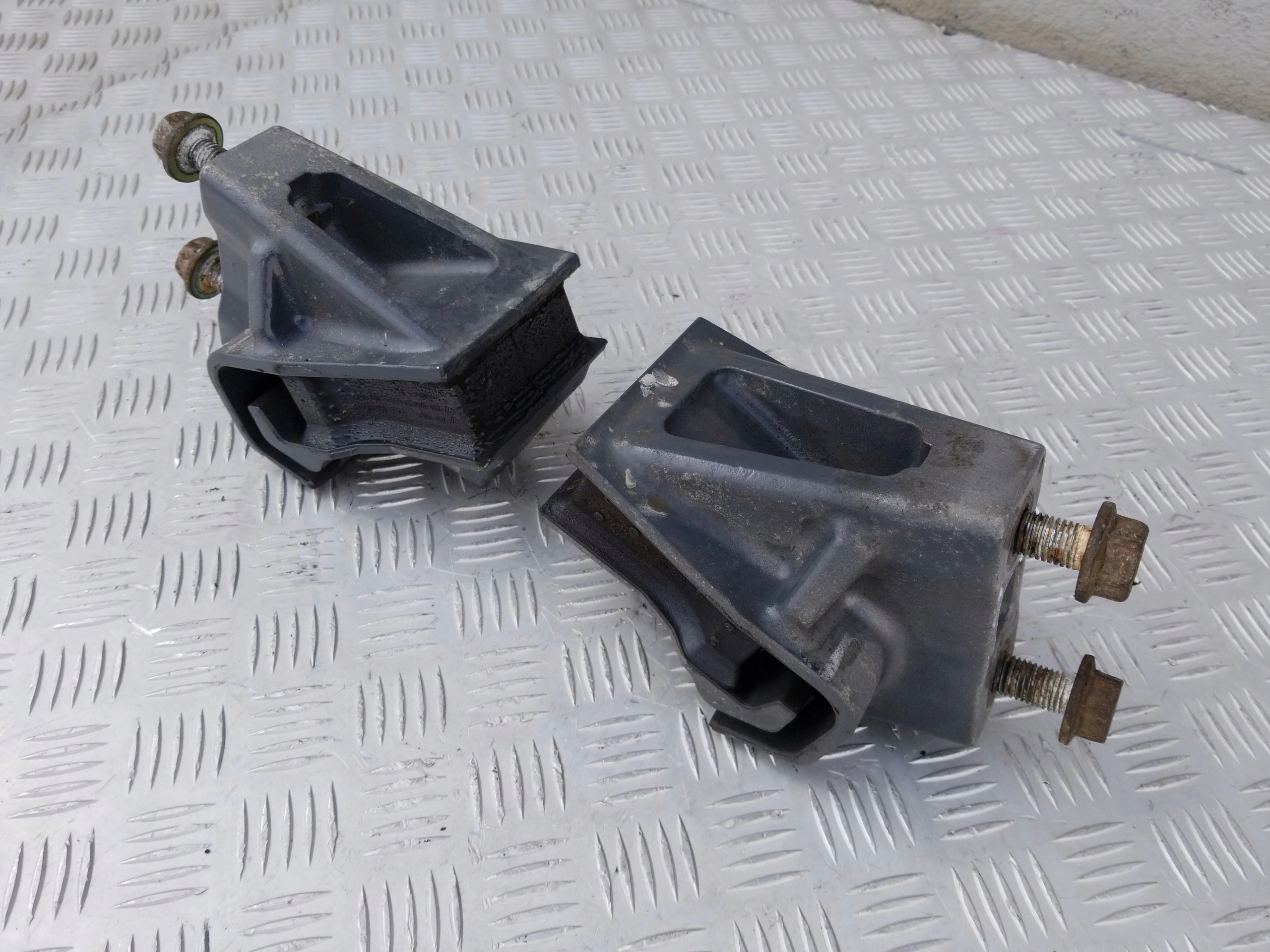 PODUSZKA SILNIKA PRZEDNIA DAF CF 450 LIFT XF 106 E - obrazek 4