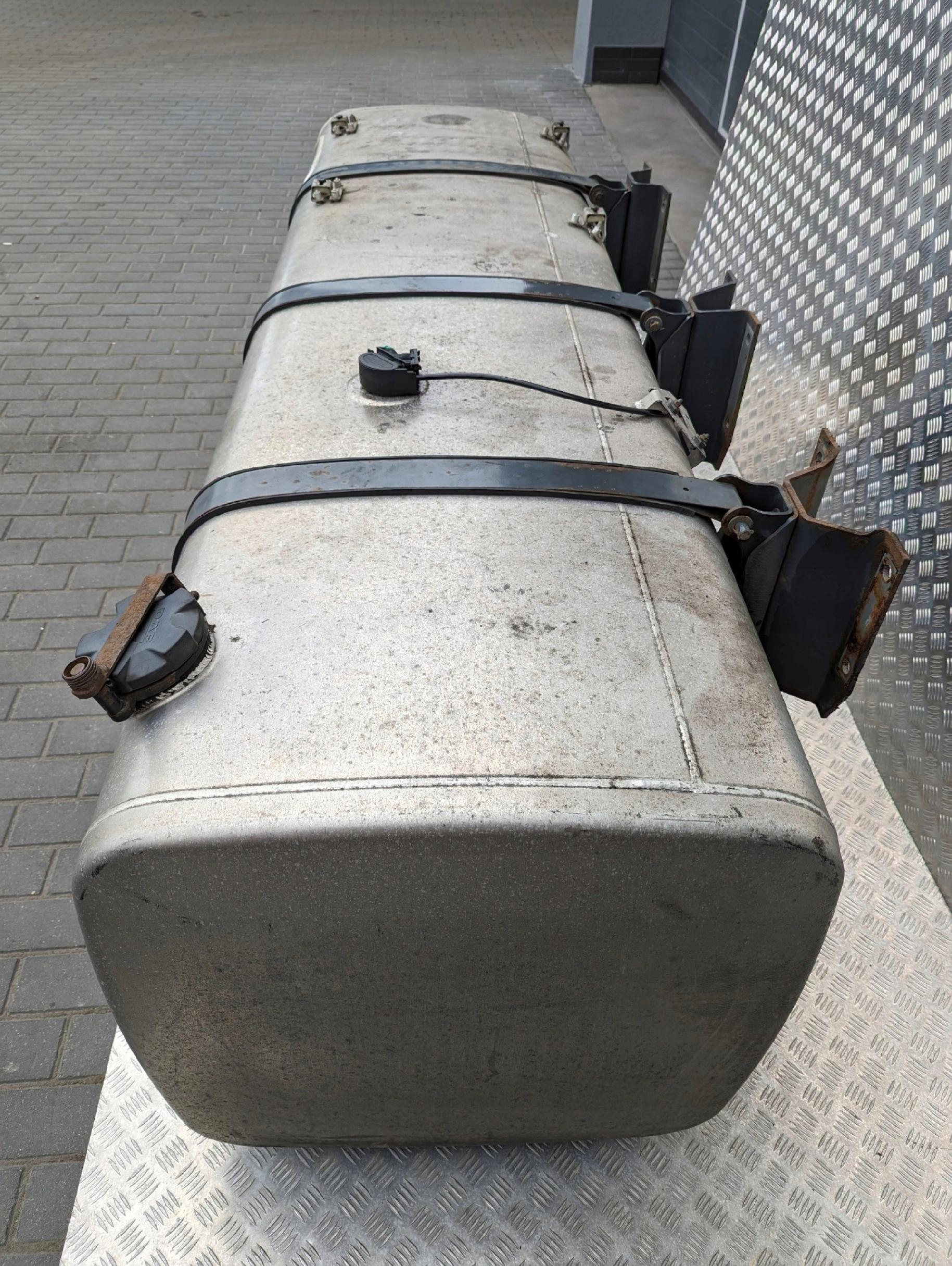 ZBIORNIK PALIWA 1000 LITRÓW DAF XF 106 2014 ROK - obrazek 3