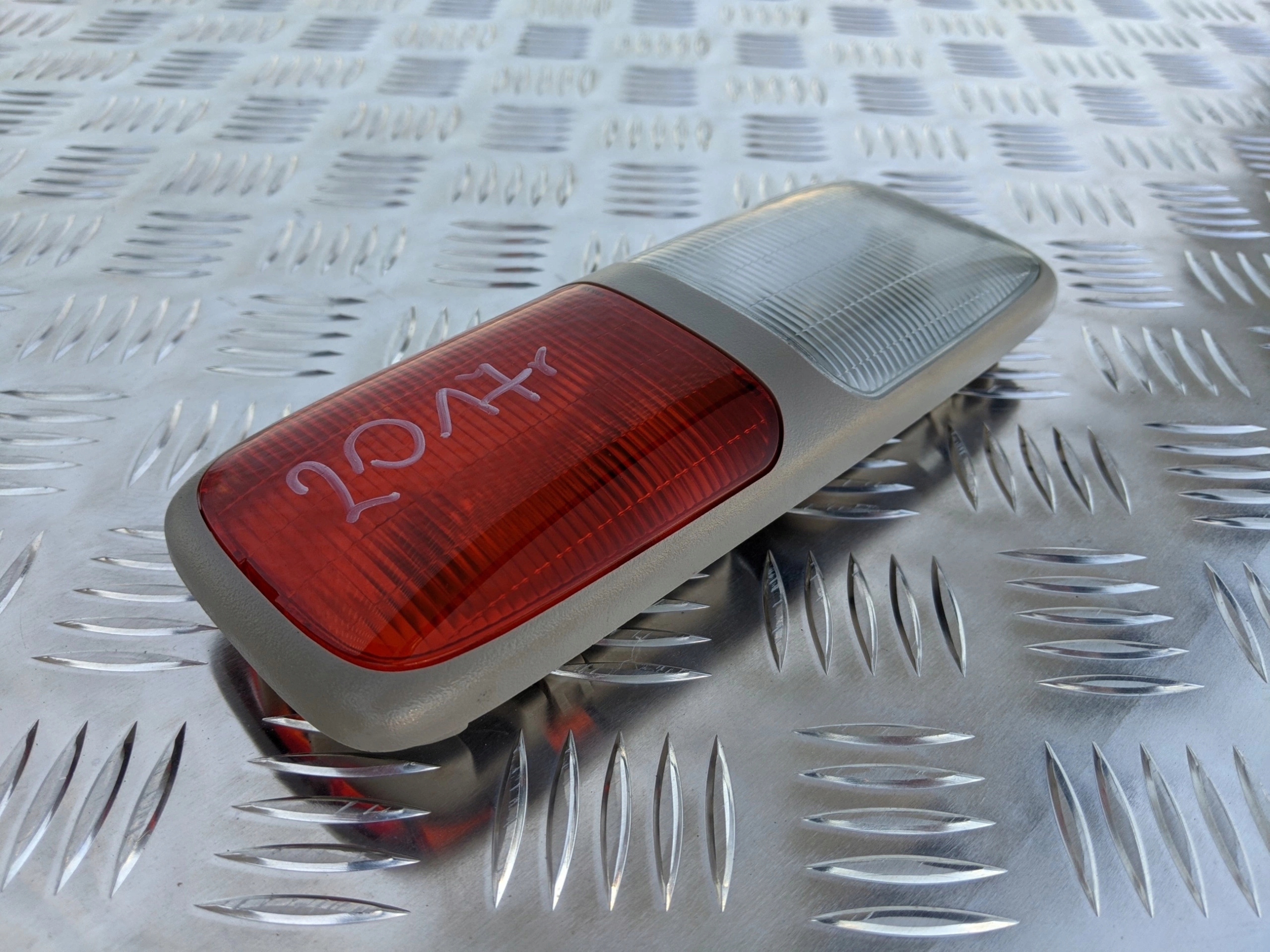 LAMPA OŚWIETLENIA KABINY DAF XF 106 - obrazek 2