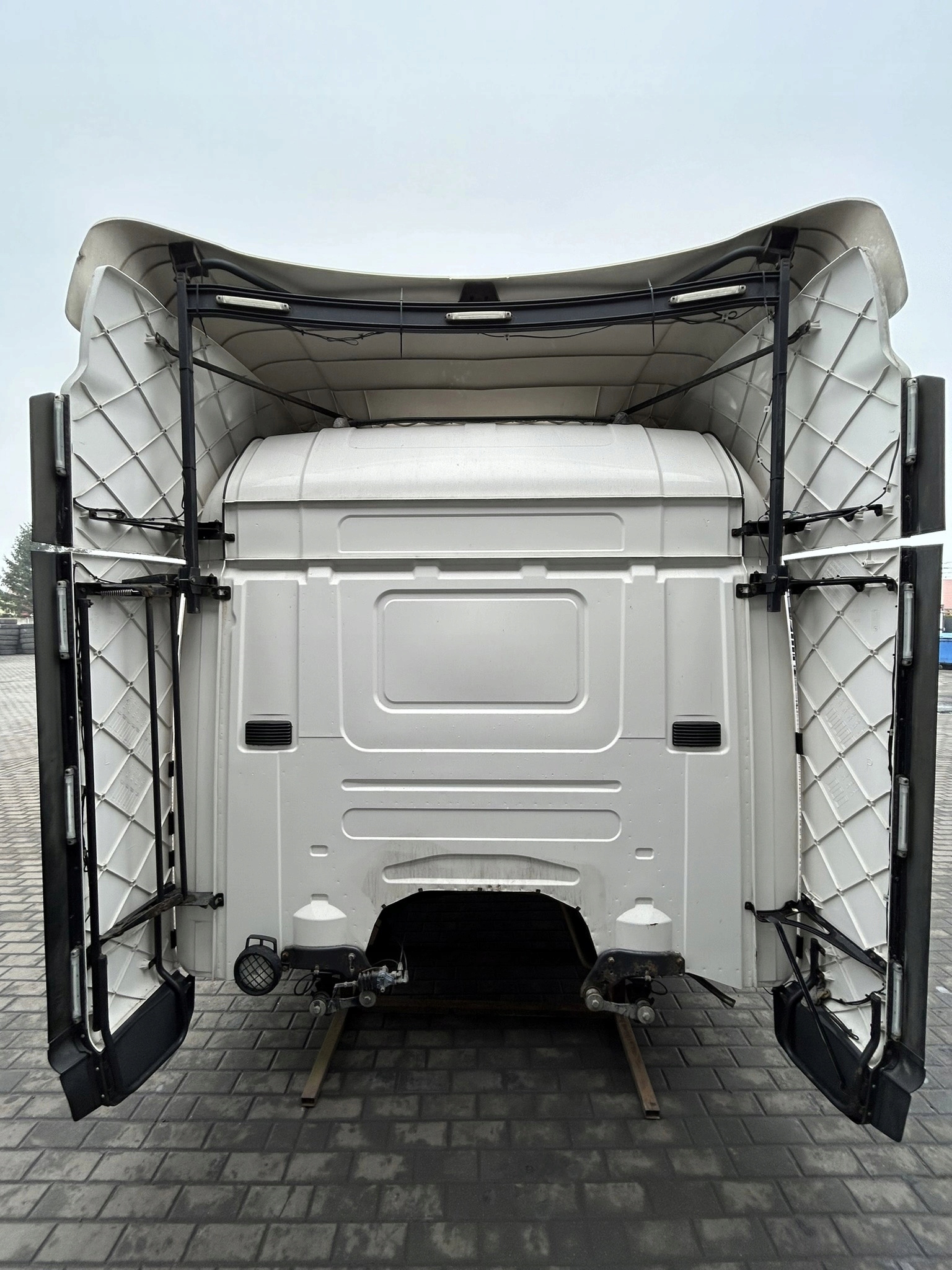 KABINA SCANIA CG19 HIGHLINE XPI - obrazek 6