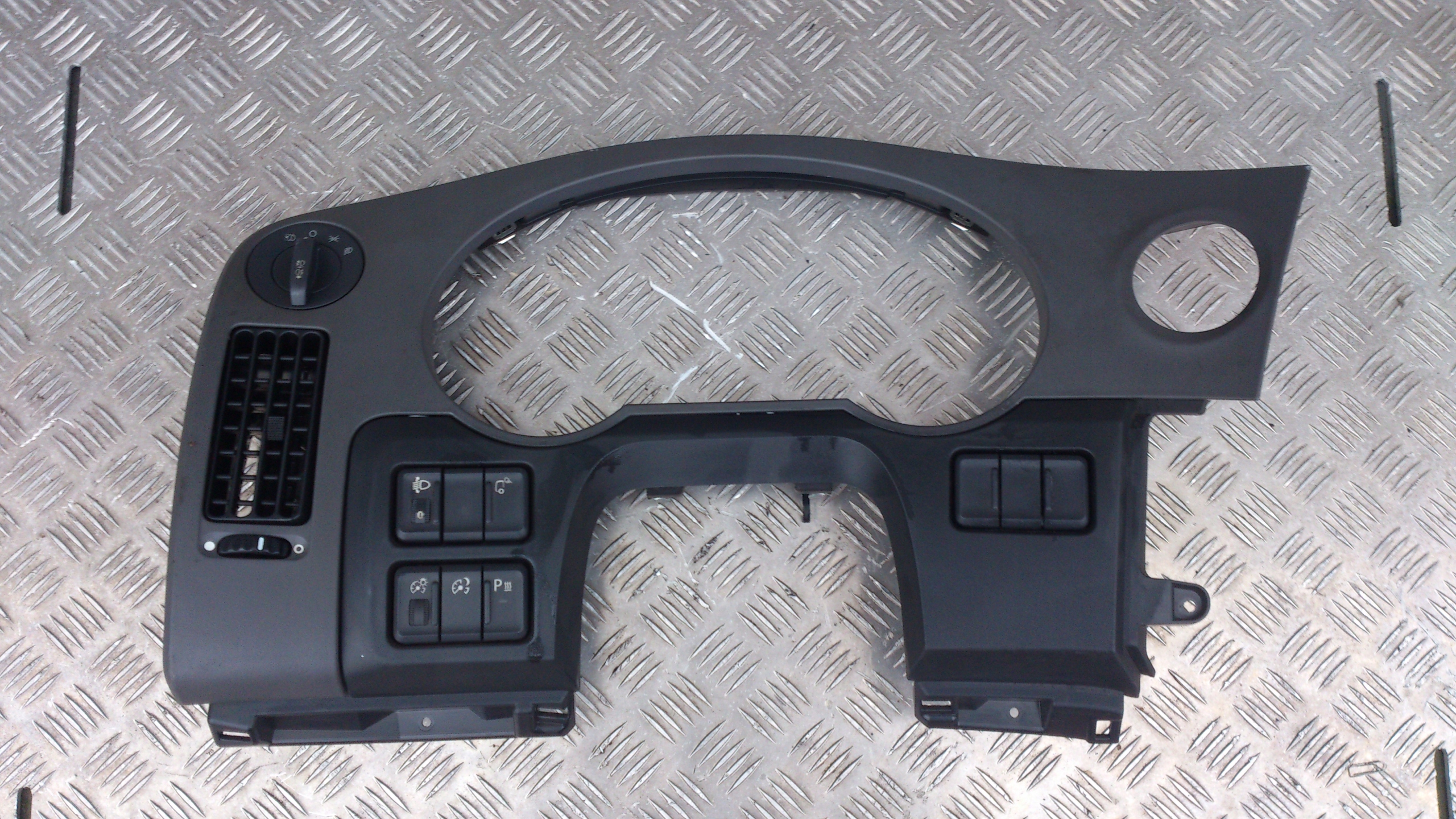 RAMKA OSŁONA OBUDOWA ZEGARÓW DAF XF 106 - obrazek 4