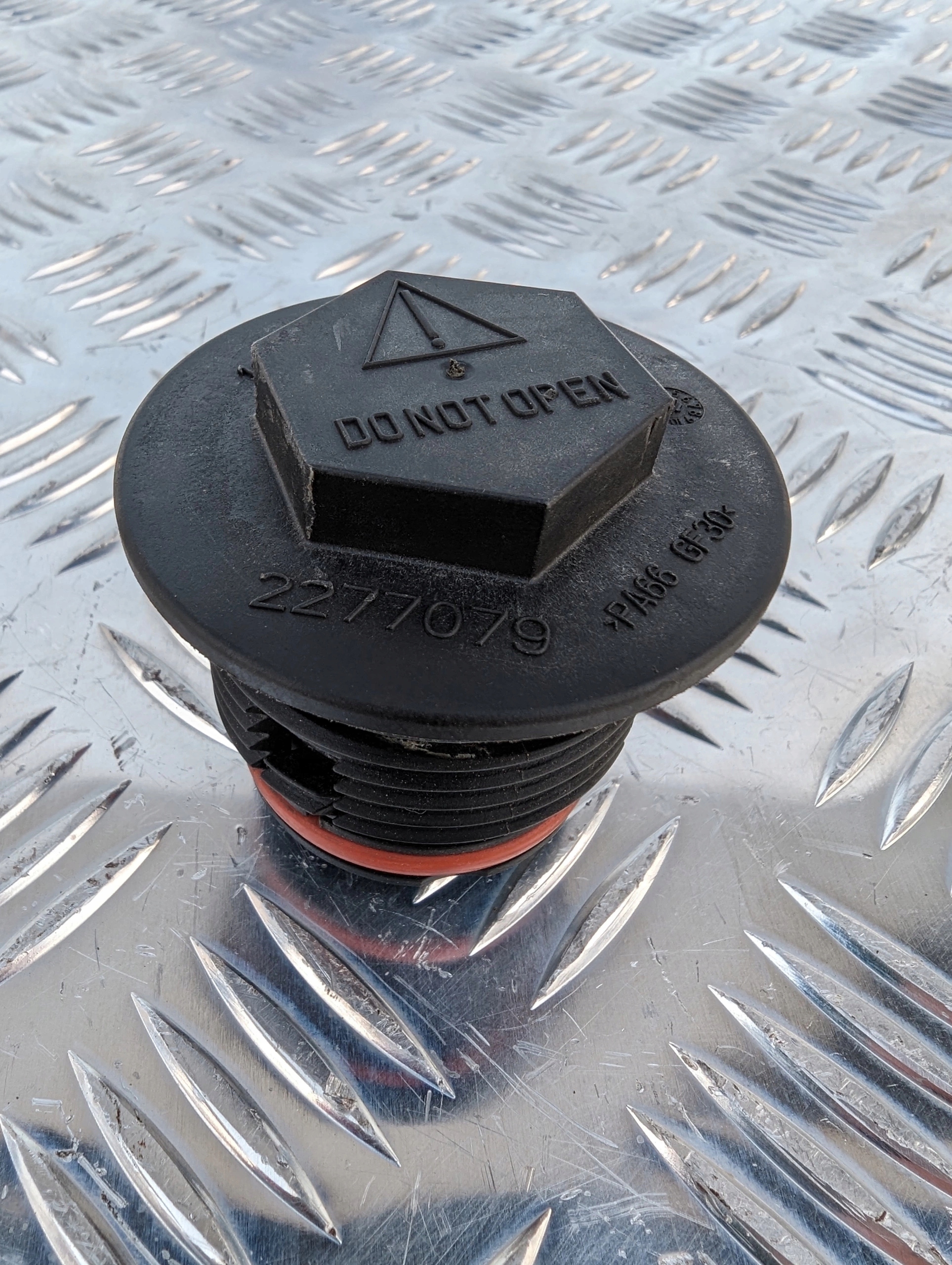 CZUJNIK ZAWÓR POZIOMU CIECZY CHŁODZĄCEJ SCANIA R - obrazek 8