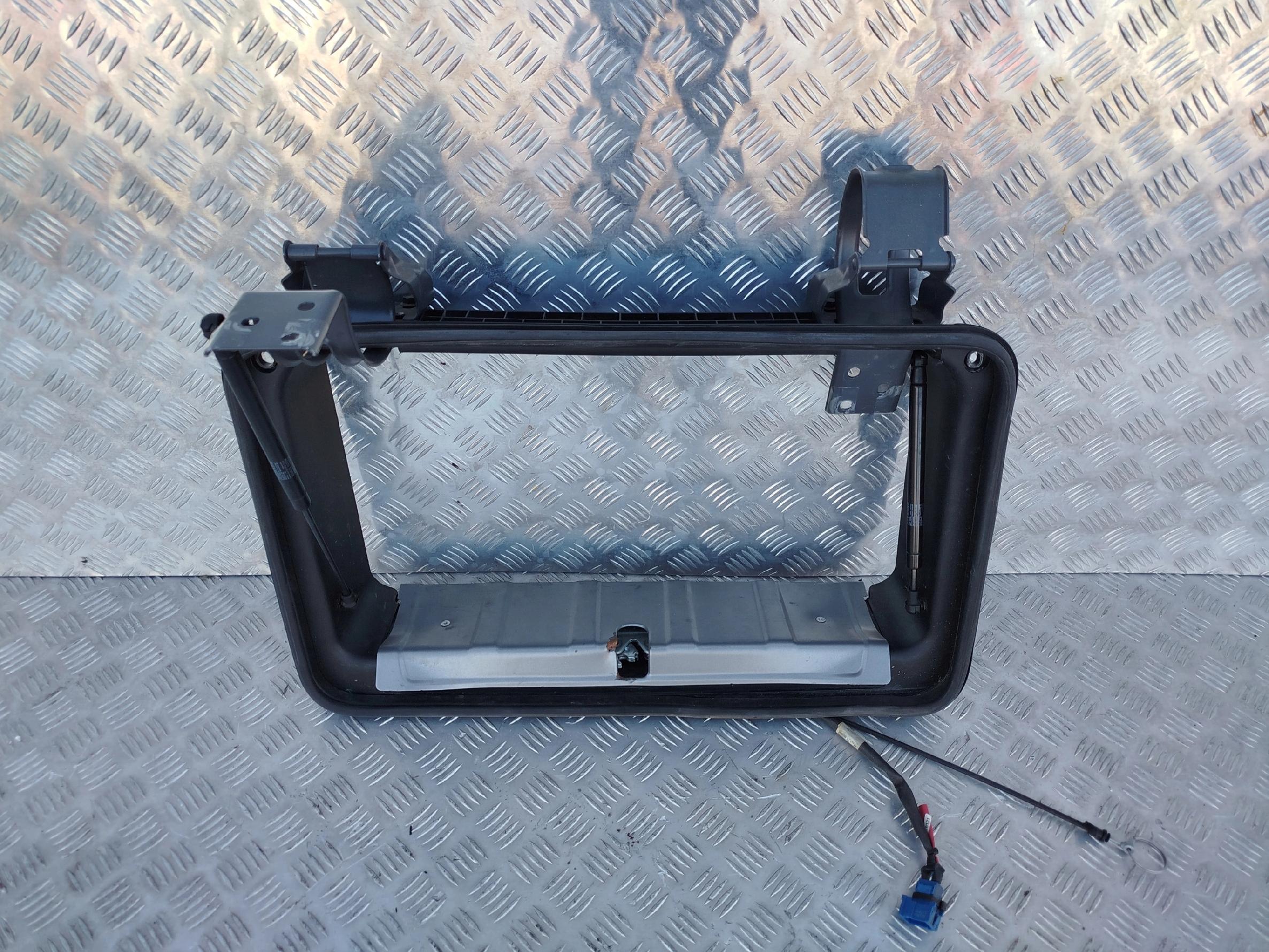 RAMKA SCHOWKA KABINY SCANIA G NTG