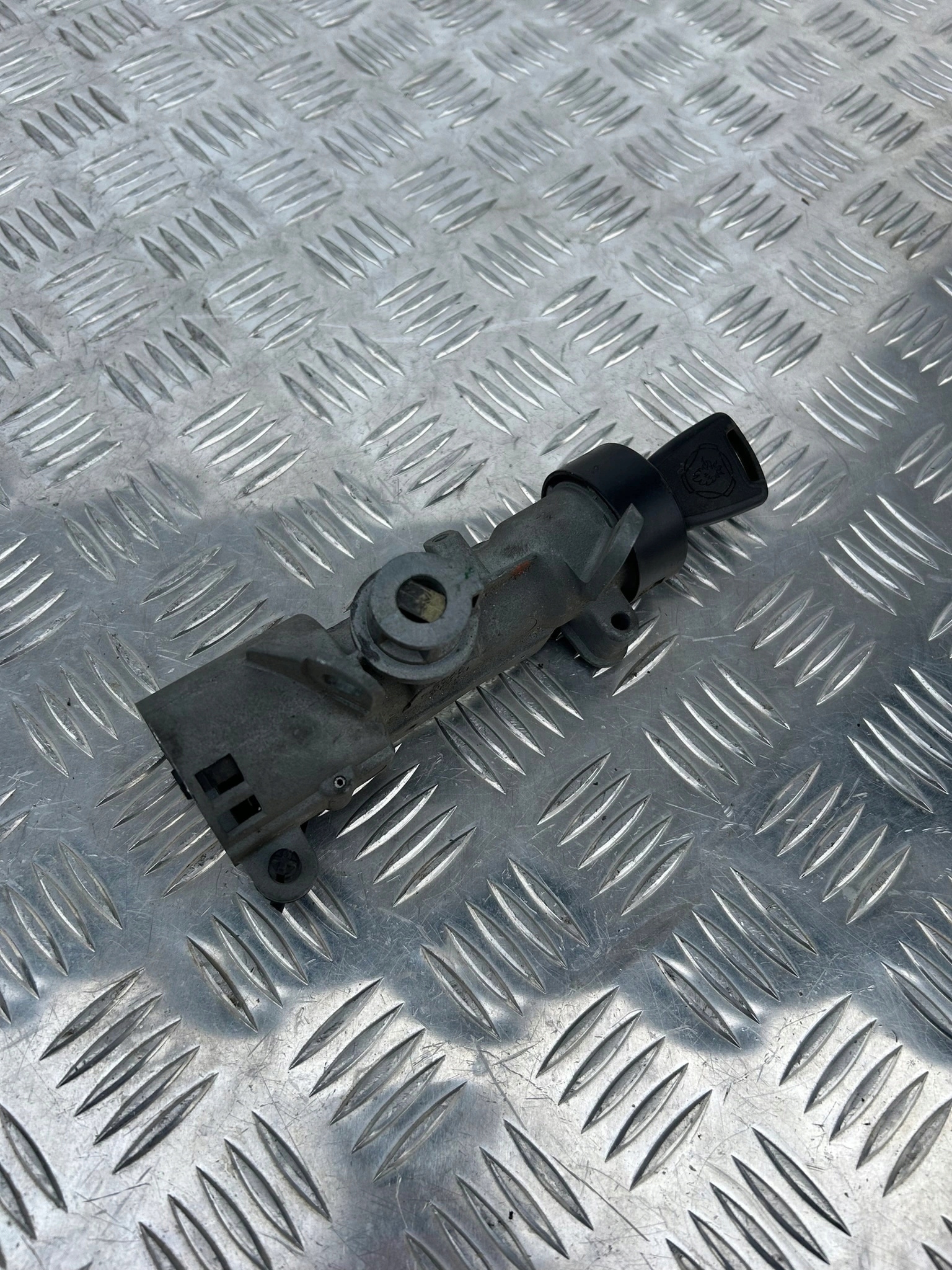 STACYJKA Z KLUCZYKIEM SCANIA R - obrazek 2