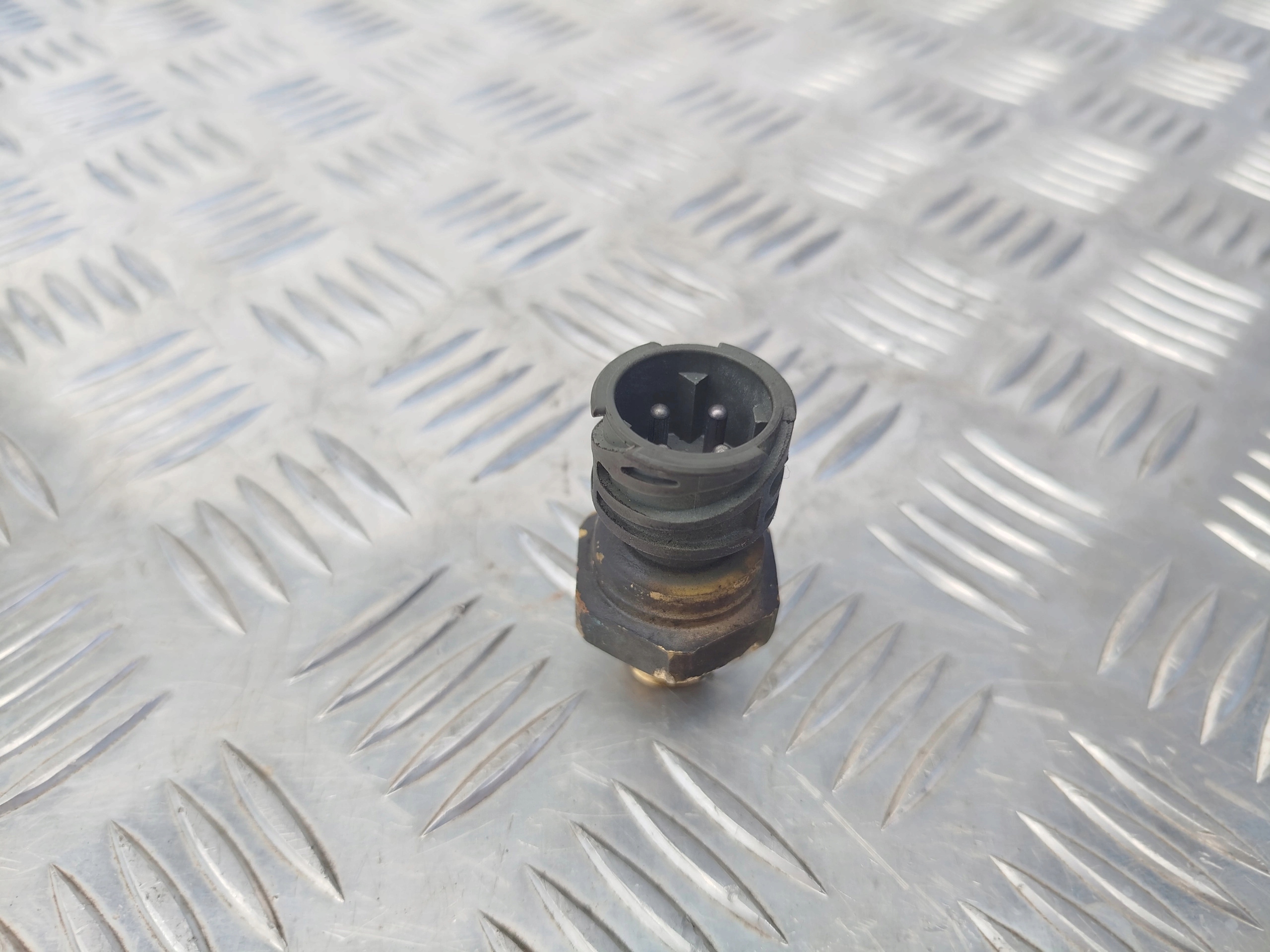 CZUJNIK CIŚNIENIA OLEJU DAF XF 106 - obrazek 2