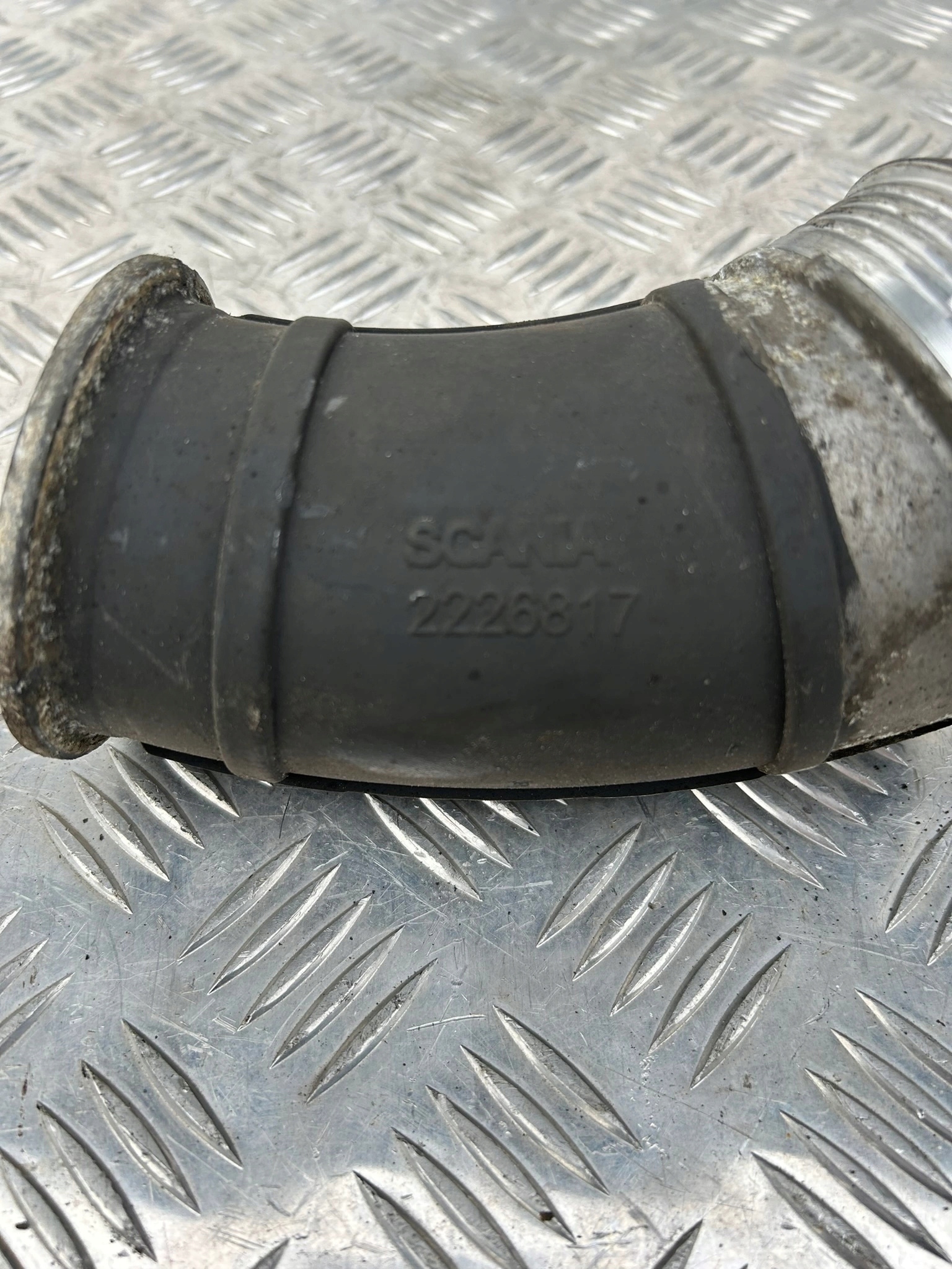 KOLANO RURA PRZEWÓD ŁĄCZNIK NA KOLEKTORZE SCANIA NEXT GEN NTG - obrazek 2