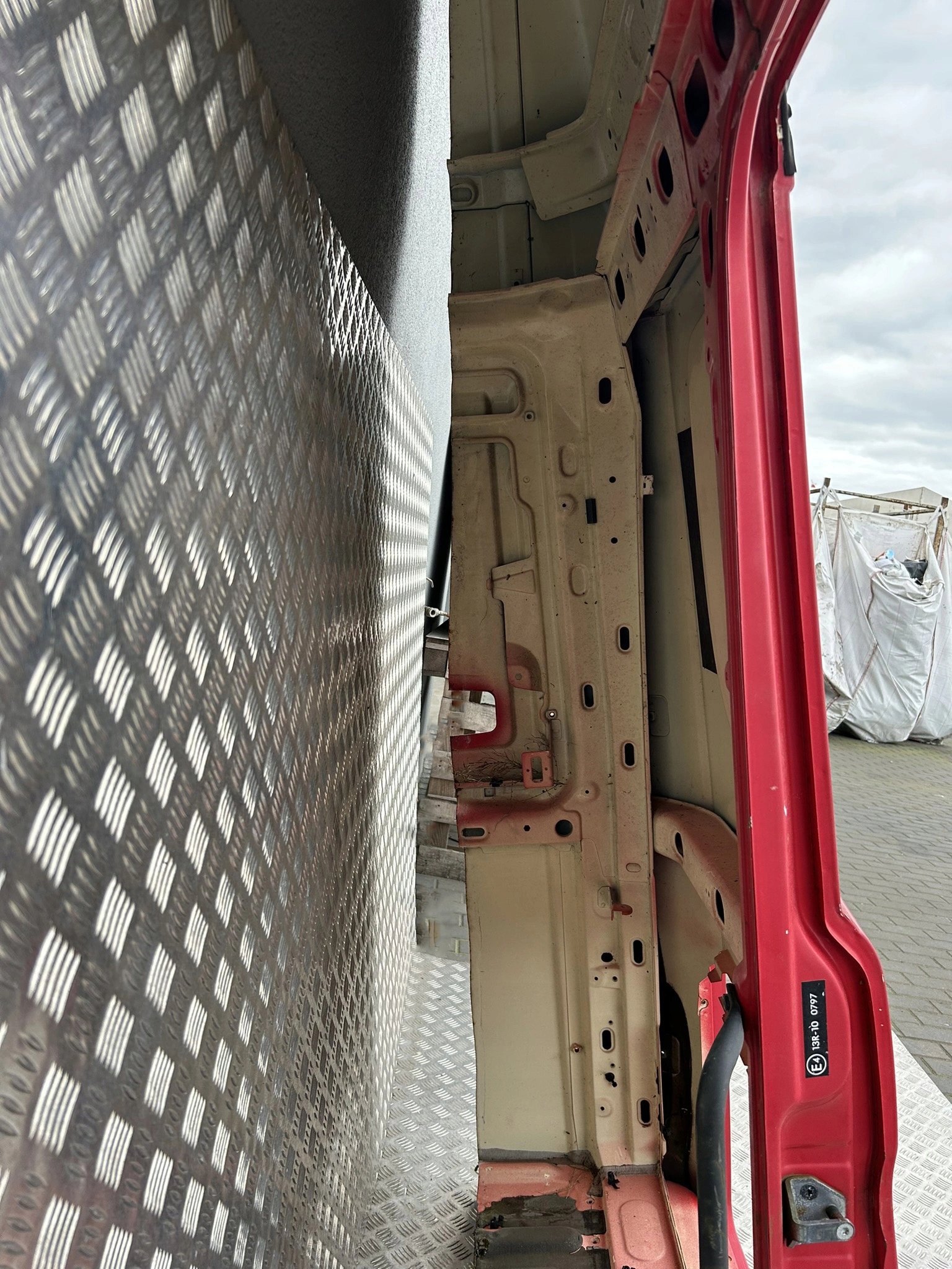 BOK KABINY DUŻY SCHOWEK SCANIA R HIGHLINE - obrazek 4