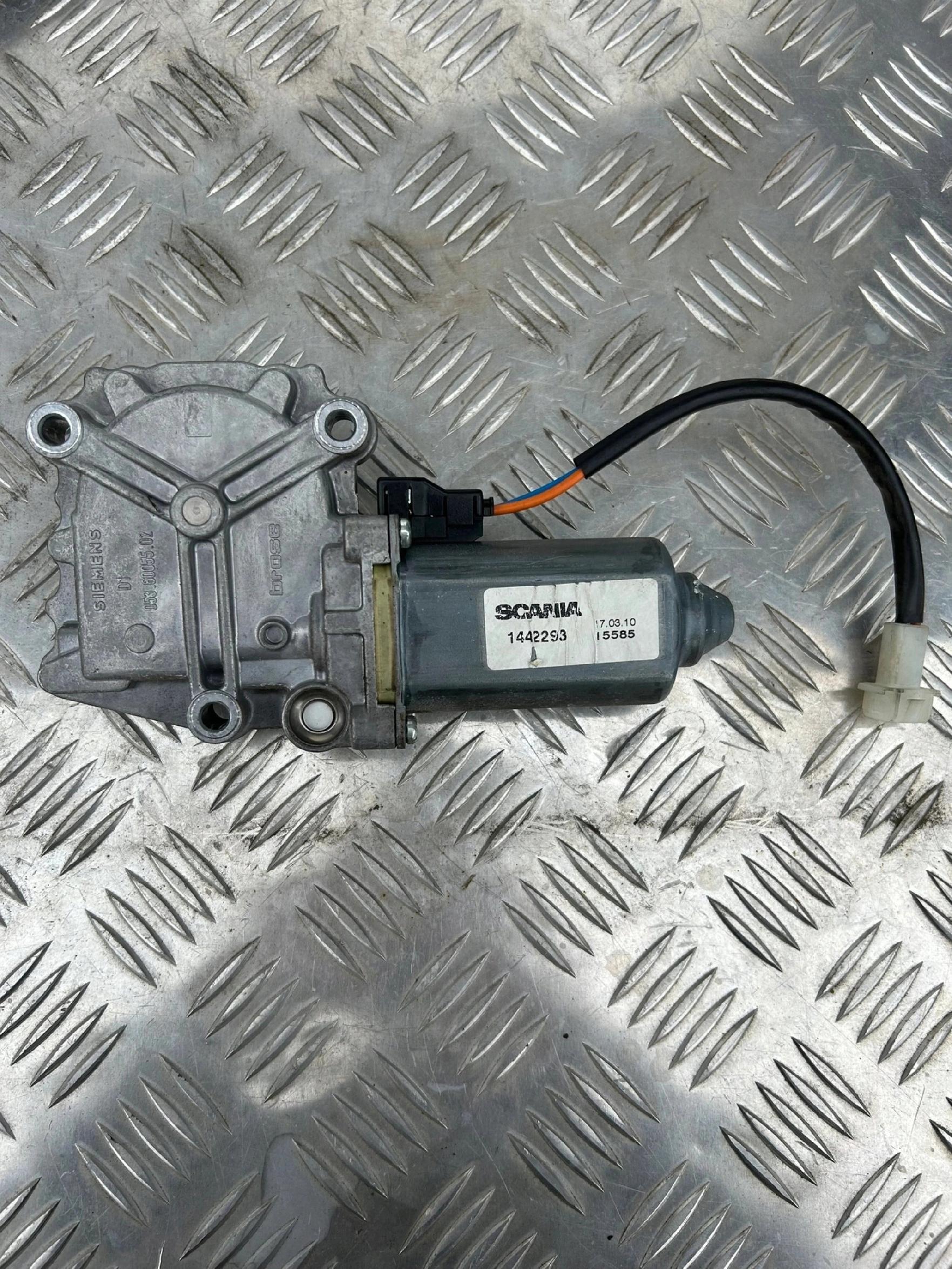 SILNICZEK SIŁOWNIK PODNOSZENIA SZYBY PRAWY SCANIA R