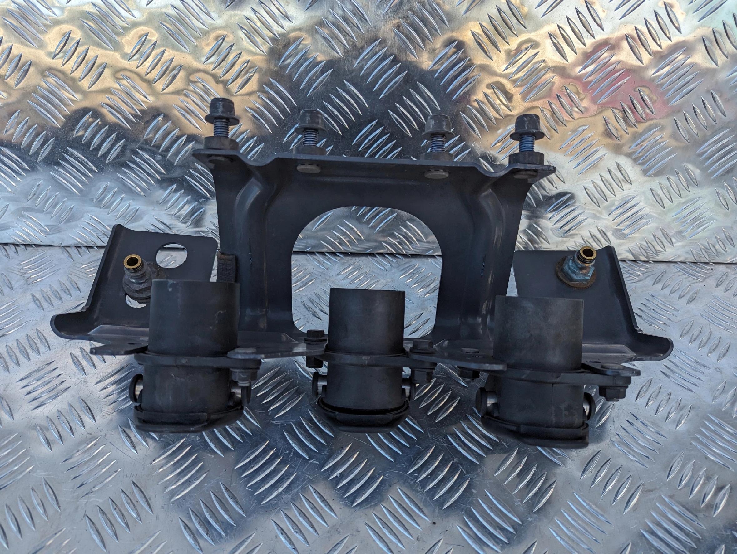 WSPORNIK GNIAZDA PRZEWODÓW SCANIA NTG - obrazek 4