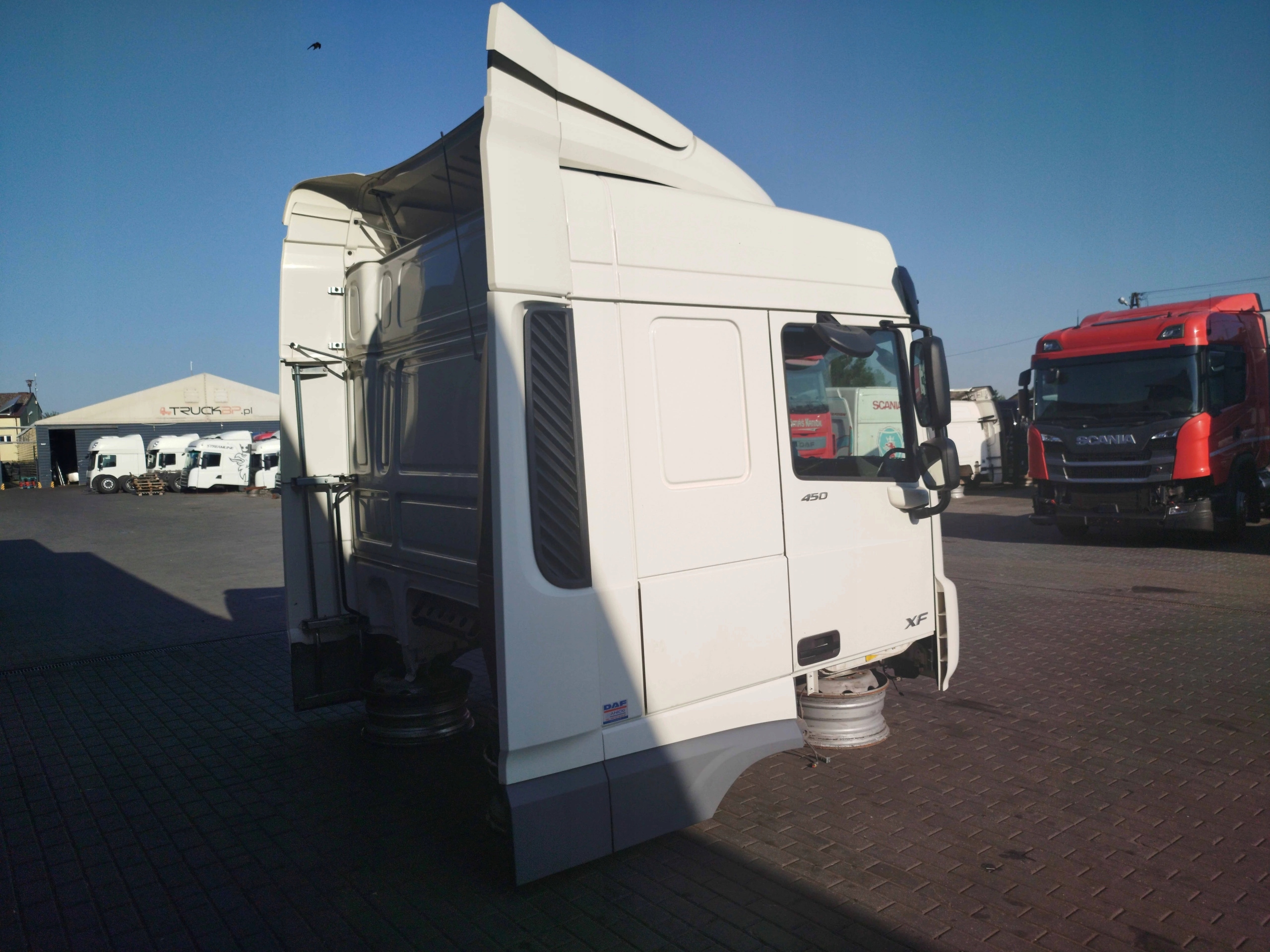 KABINA DAF XF 106 LIFT - obrazek 4