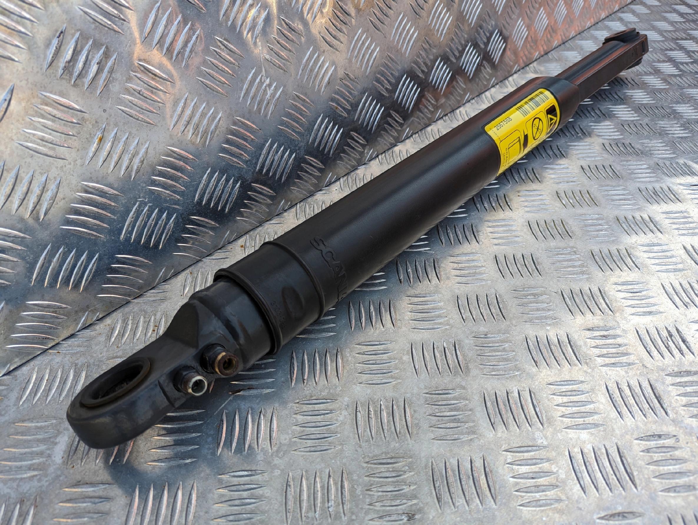 SIŁOWNIK TŁOK PODNOSZENIA KABINY SCANIA NTG - obrazek 2