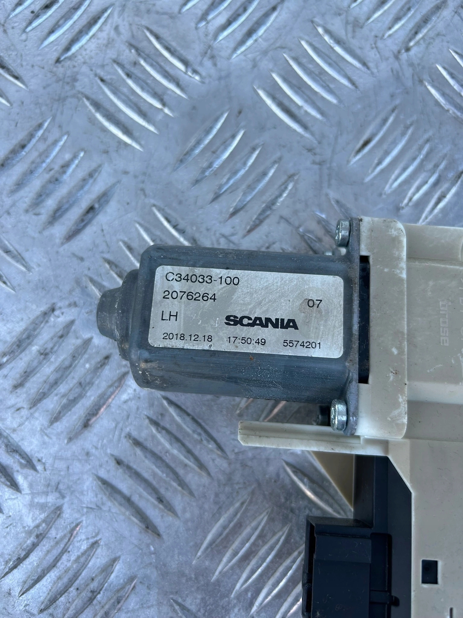 SILNICZEK SIŁOWNIK PODNOSZENIA SZYBY PRAWY SCANIA R - obrazek 10