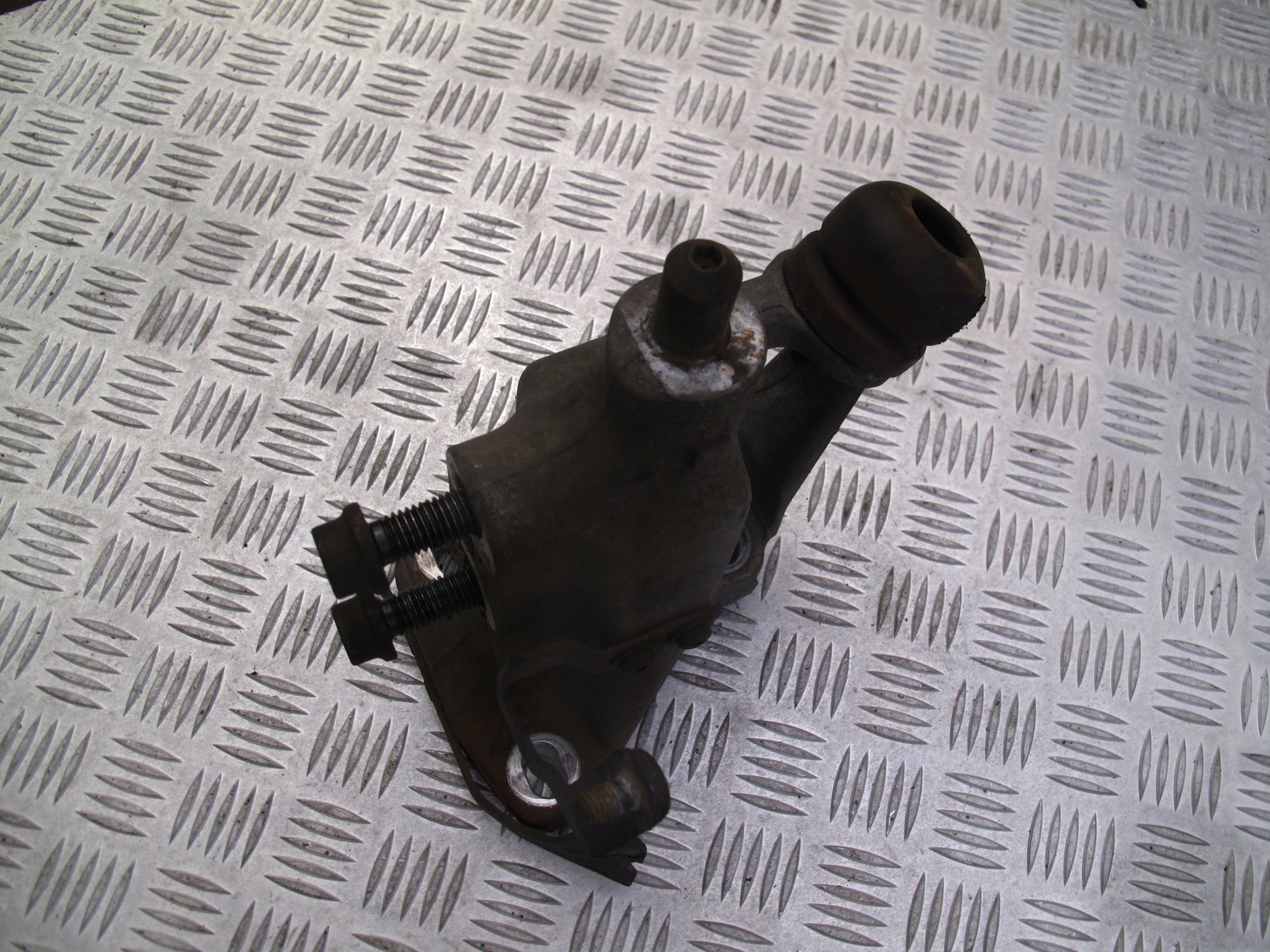 PODSTAWA DRĄŻKA WYWROTU KABINY SCANIA G LEWY - obrazek 2