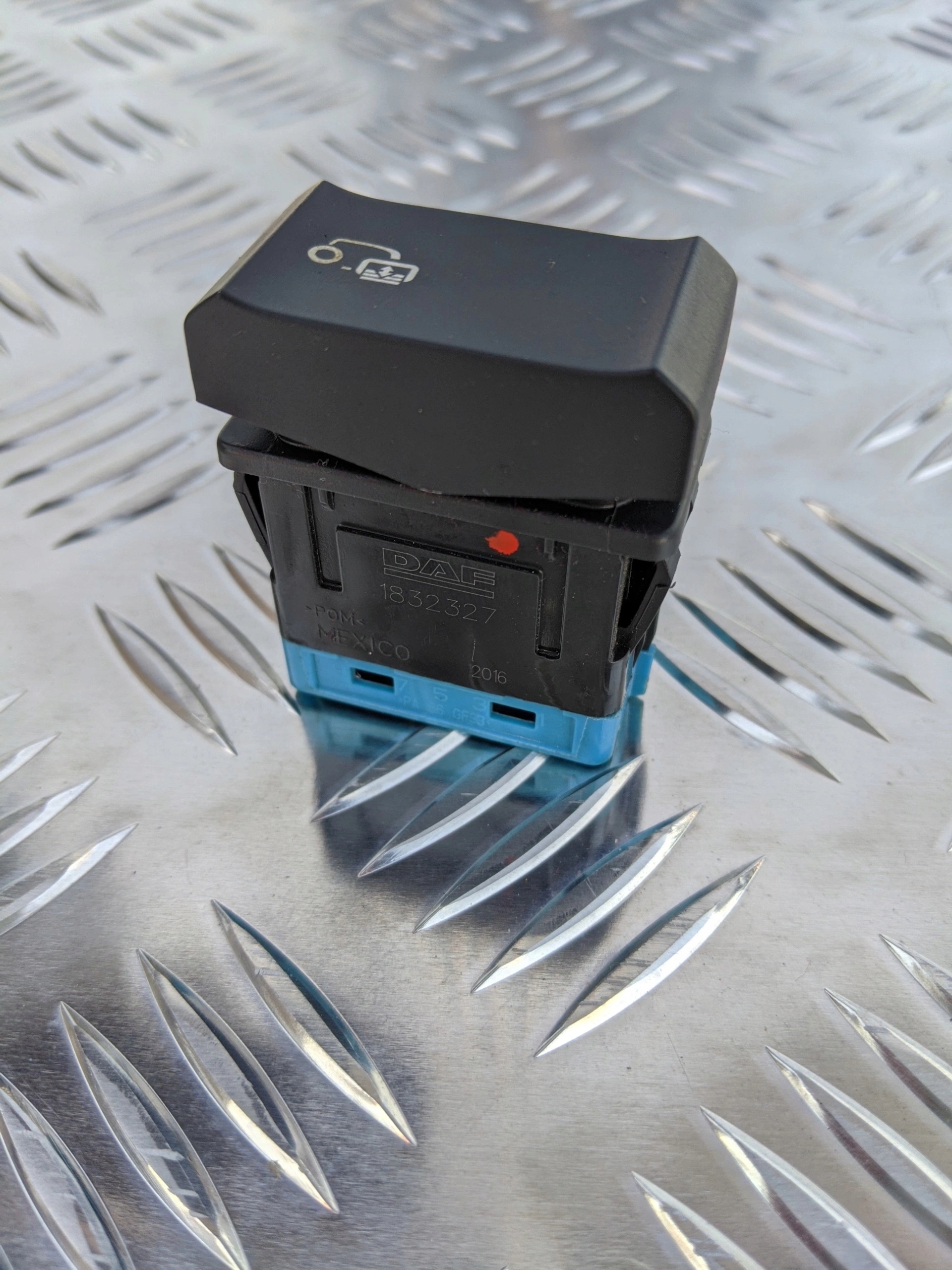 PRZYCISK DAF XF 106 - obrazek 2