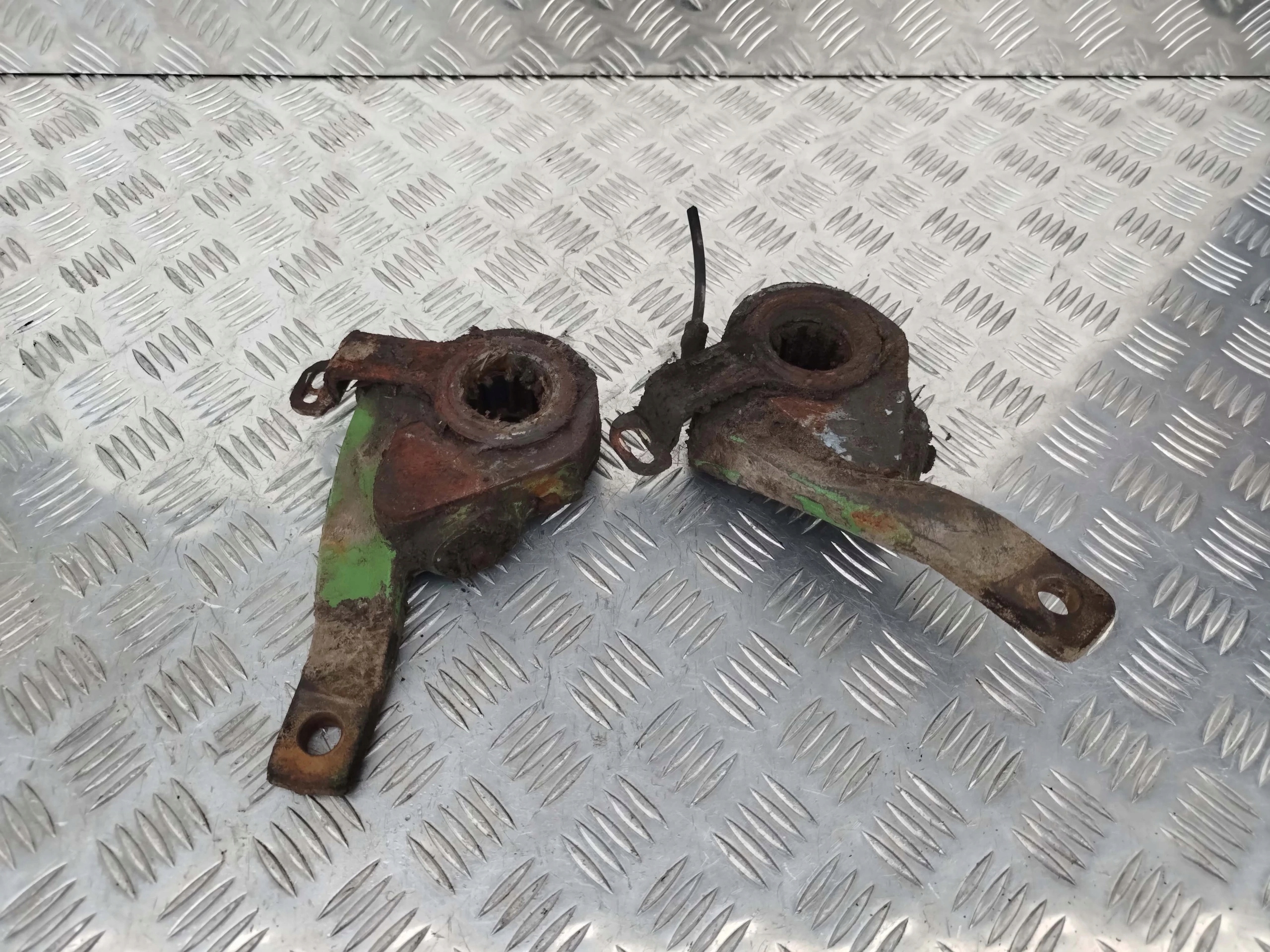 GRZECHOTKA NASTAWNIK LUZU HAMULCA BĘBNOWEGO SCANIA - obrazek 3