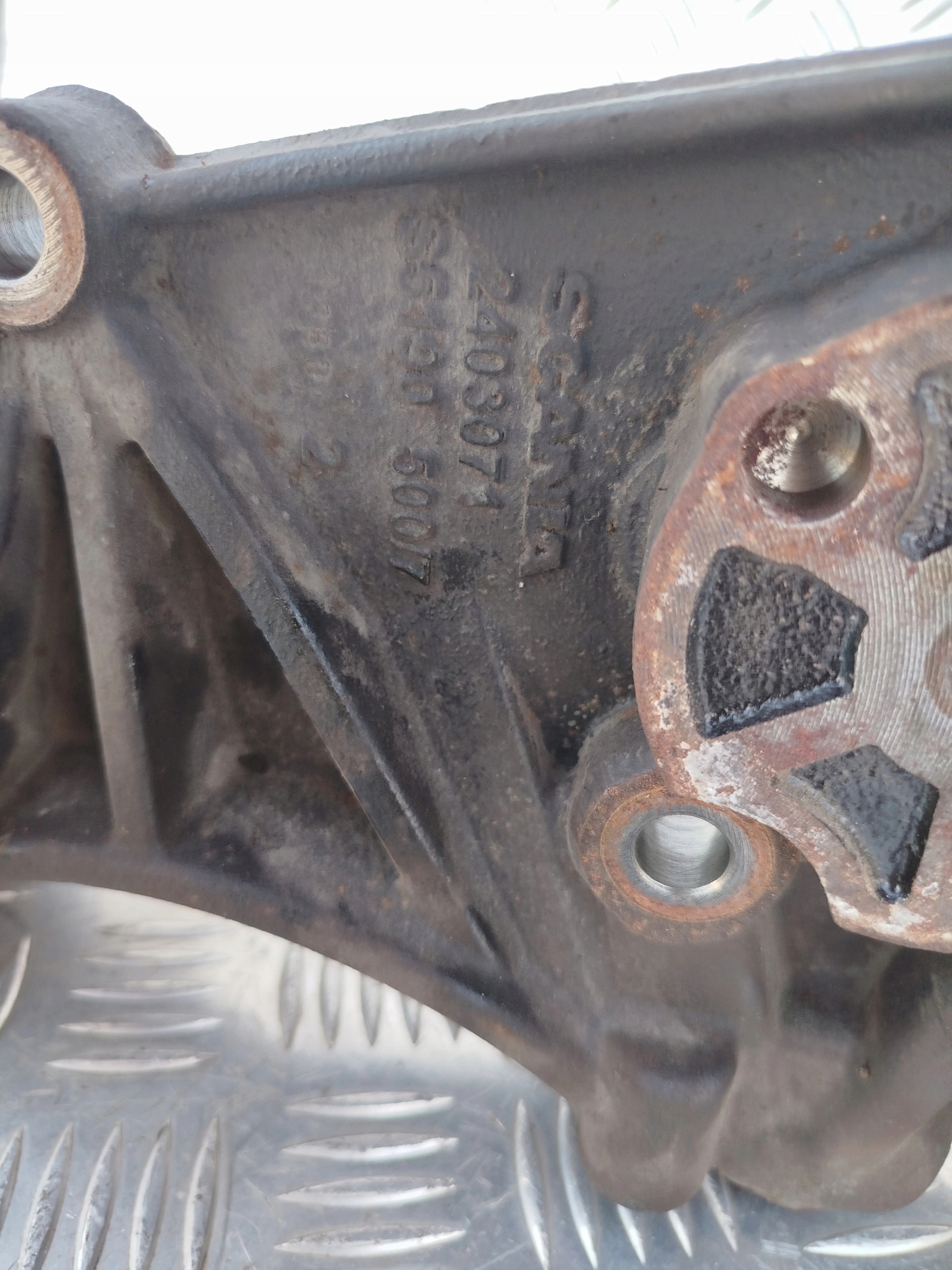 WSPORNIK PODSTAWA ALTERNATORA SCANIA NTG - obrazek 4