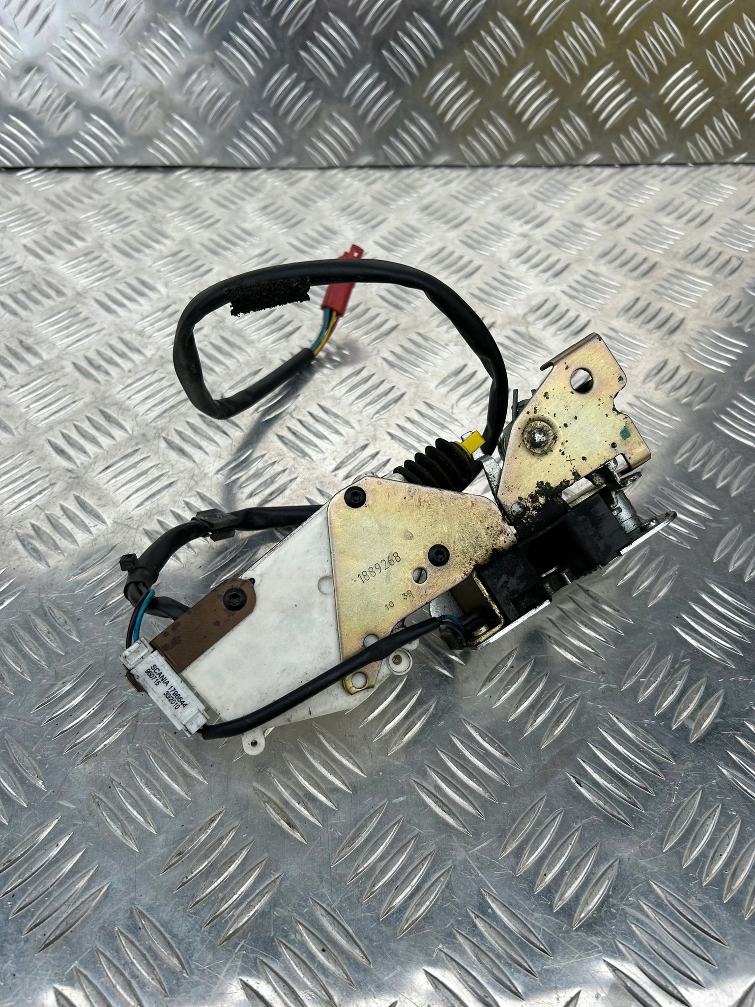 ZAMEK DRZWI Z CENTRALKĄ SCANIA R - obrazek 2