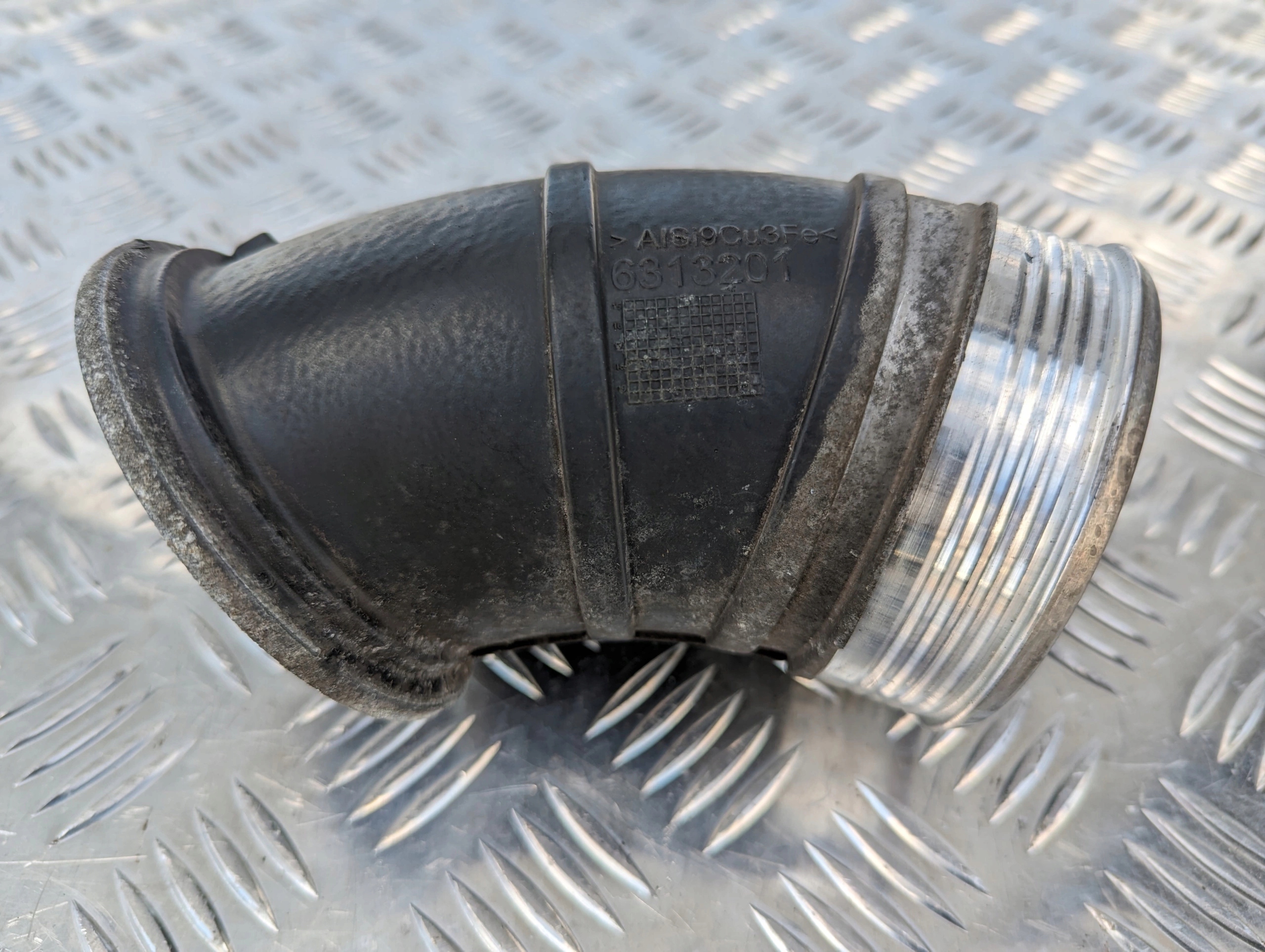 KOLANO RURA PRZEWÓD ŁĄCZNIK NA KOLEKTORZE SCANIA NTG - obrazek 2