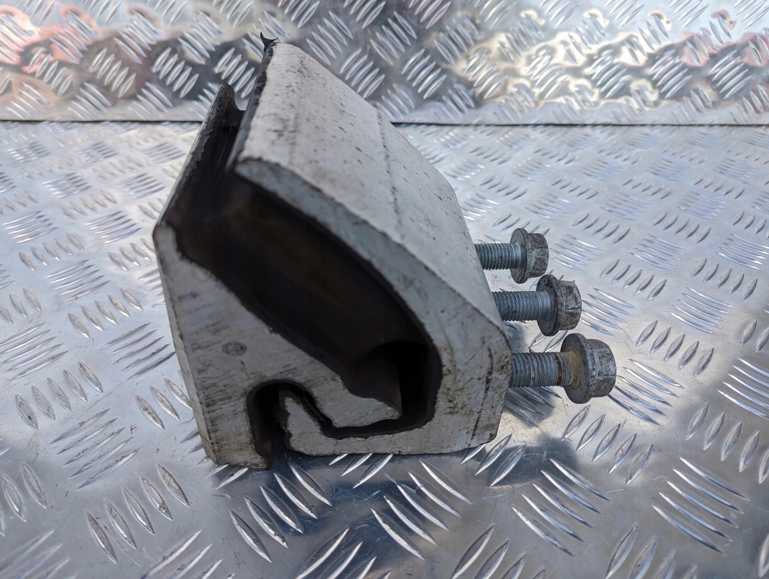 PODUSZKA SILNIKA SCANIA NTG - obrazek 4