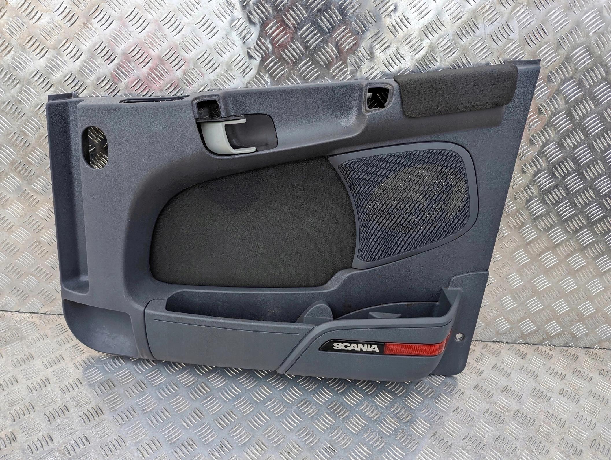 TAPICERKA BOCZNA BOCZEK DRZWI PRAWY SCANIA R