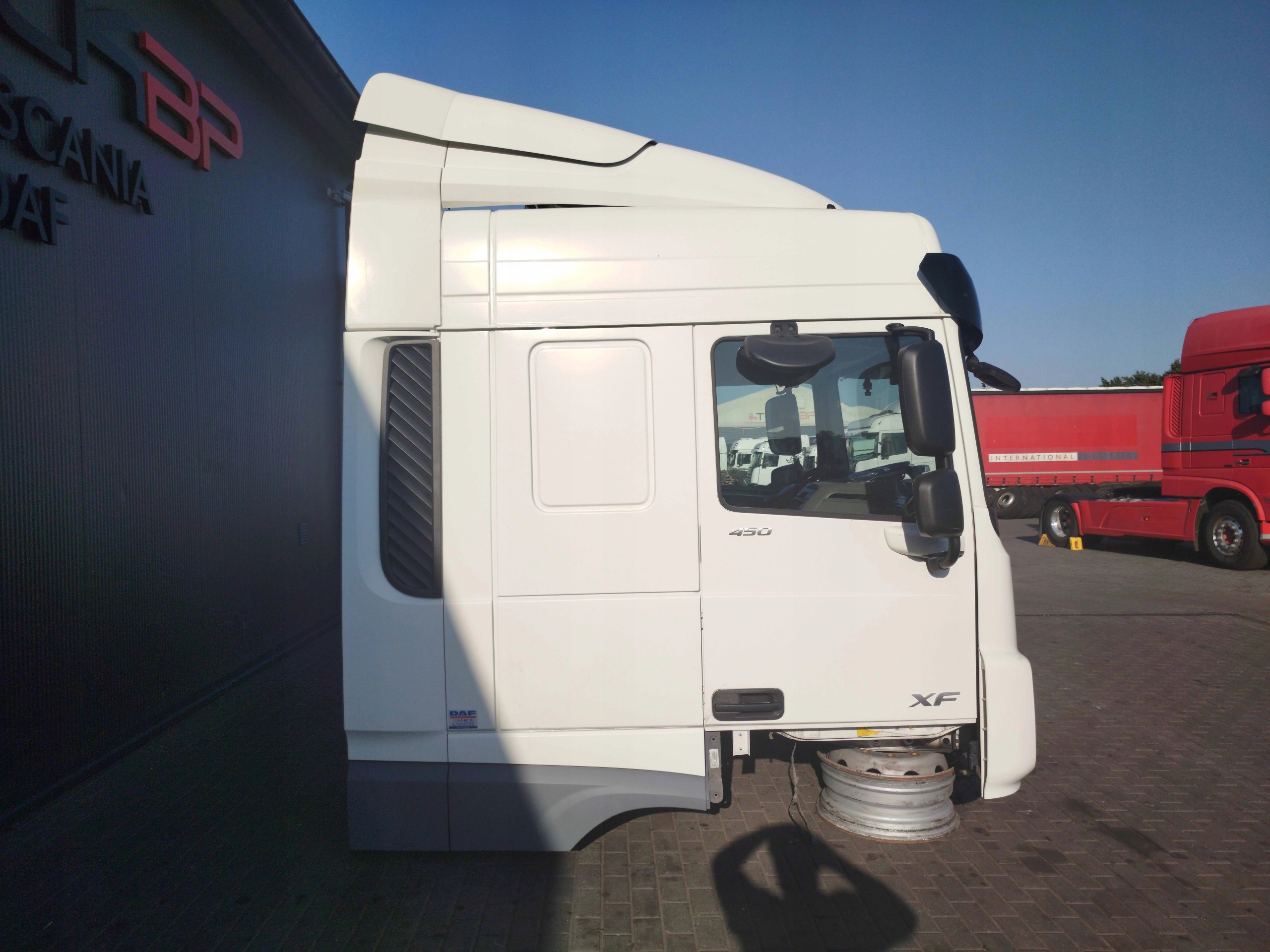 KABINA DAF XF 106 LIFT - obrazek 3