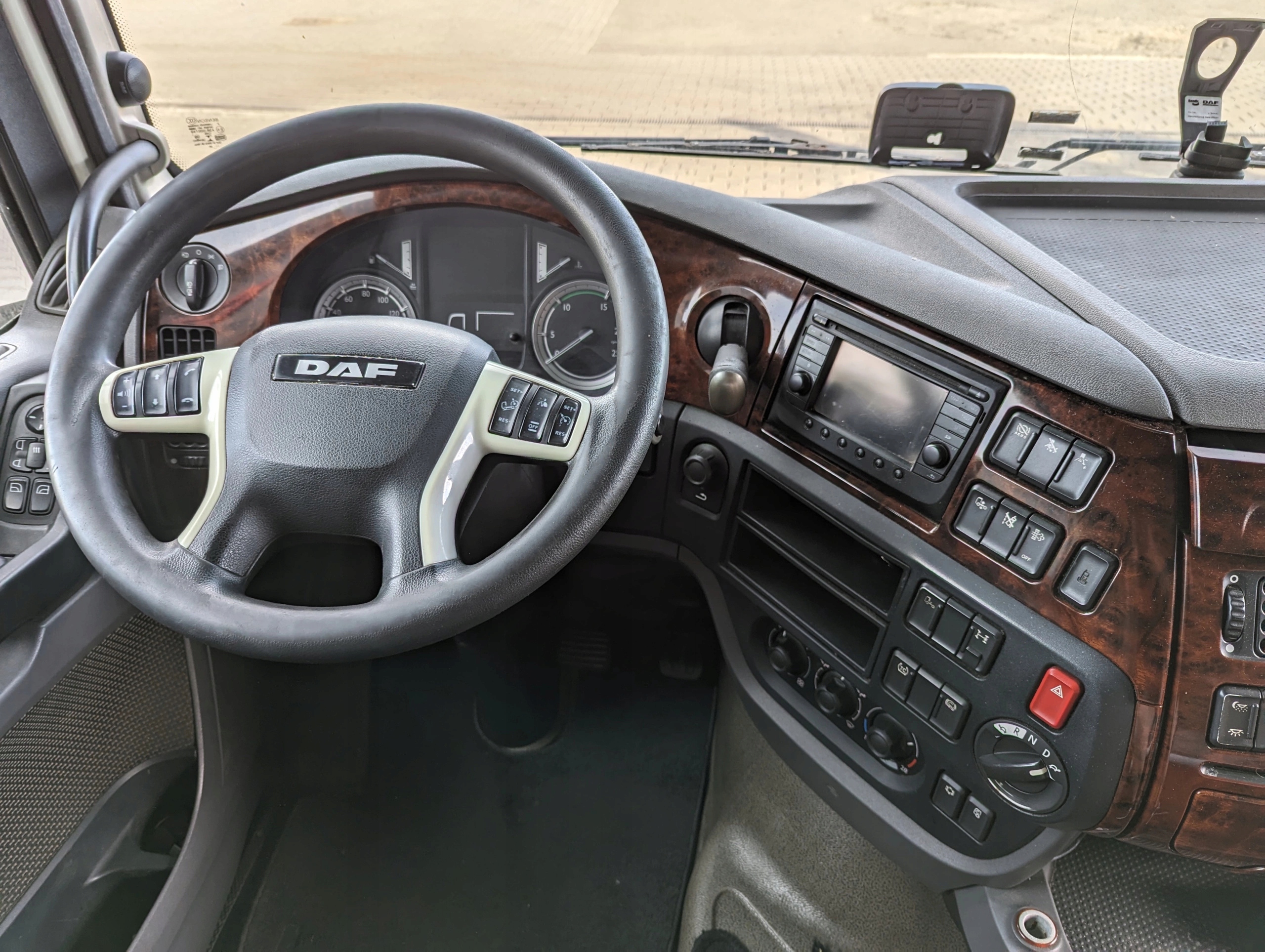 KABINA DAF XF 106 - obrazek 7