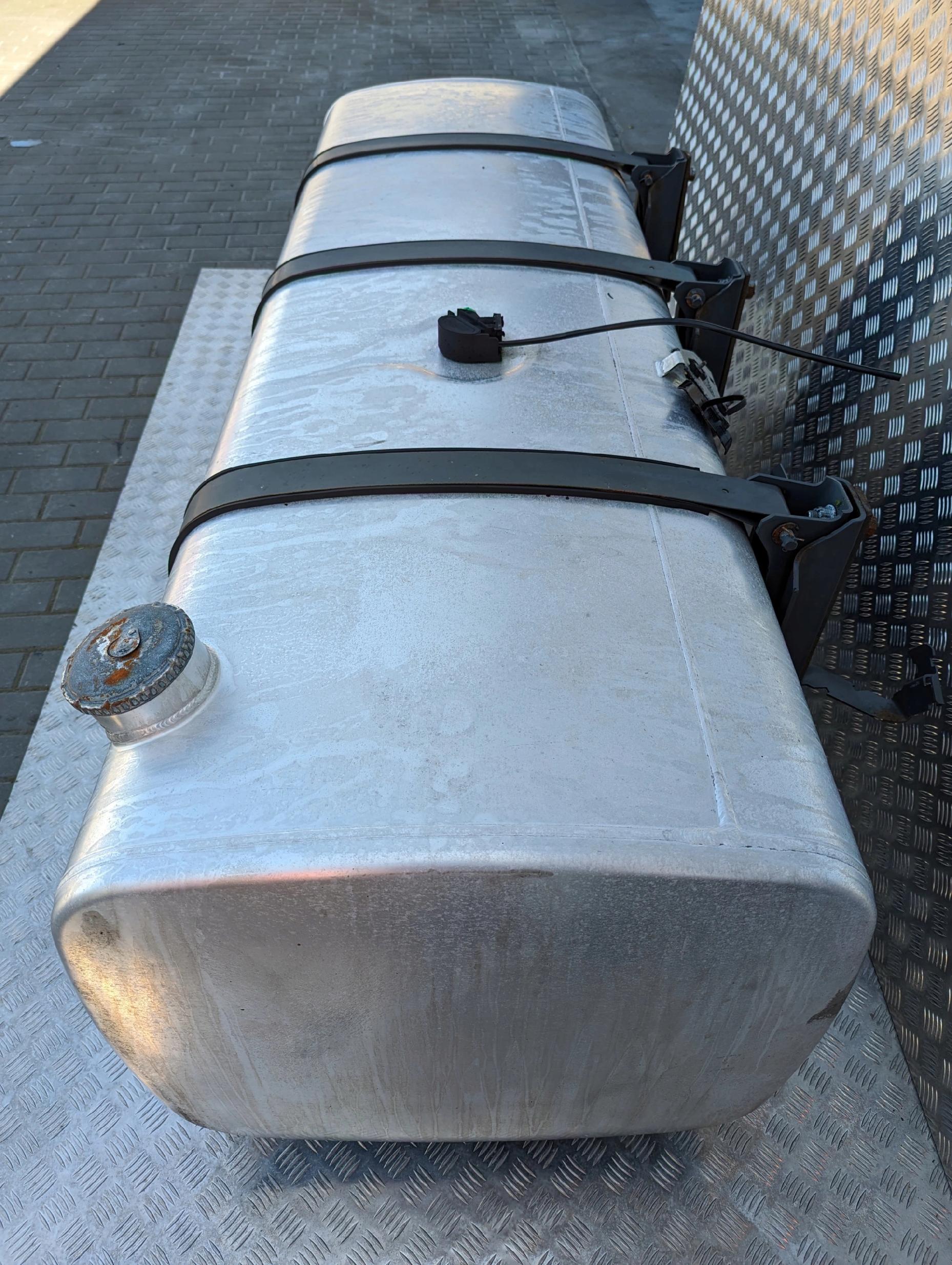 ZBIORNIK PALIWA 750 LITRÓW DAF XF 106 2016 ROK - obrazek 2