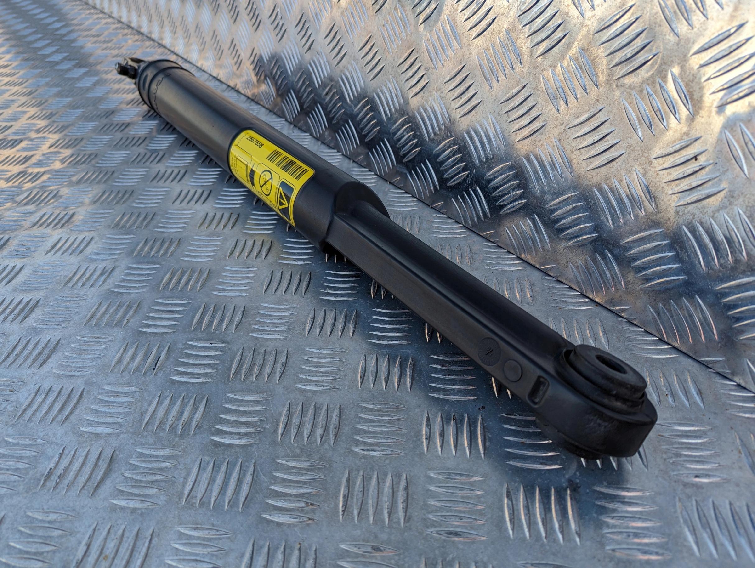 SIŁOWNIK TŁOK PODNOSZENIA KABINY SCANIA NTG - obrazek 3