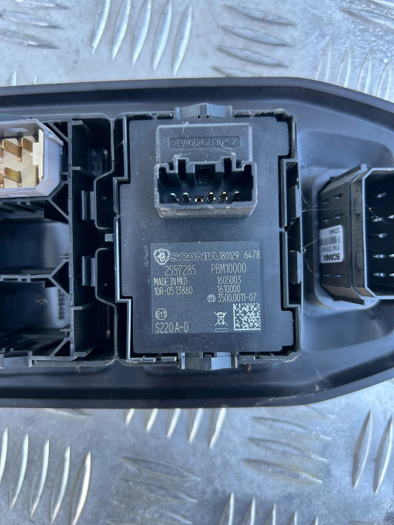 PANEL PRZEŁĄCZNIKI KONSOLA SCANIA NTG NOWY MODEL - obrazek 2