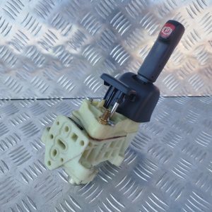 DZWIGNIA MANETKA HAMULCA RĘCZNEGO ZE ZBIJAKIEM SCANIA R