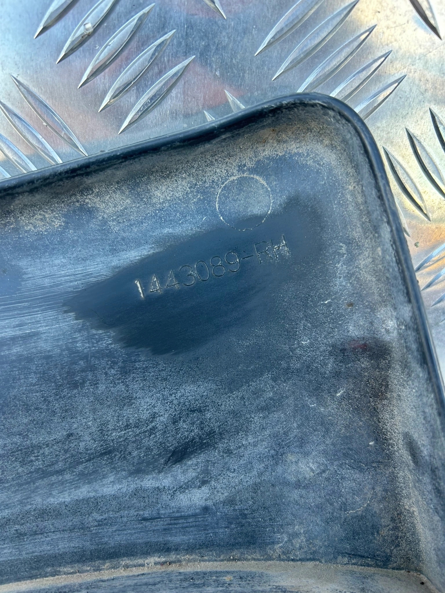 TRÓJKĄT NADKOLA PRAWY SCANIA R - obrazek 3