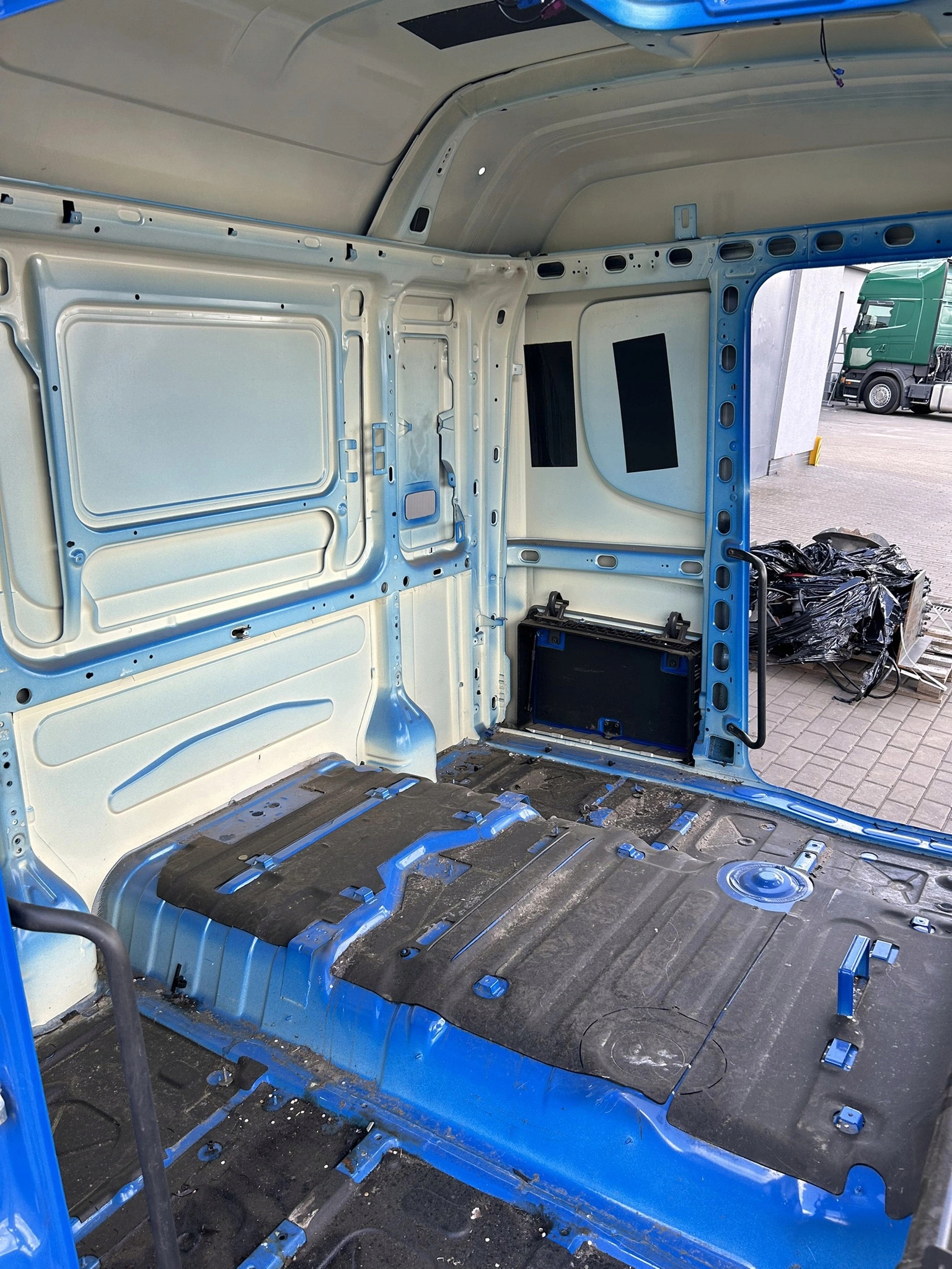 KABINA GOŁA SZKIELET SCANIA CR19 XPI 2013 ROK - obrazek 9