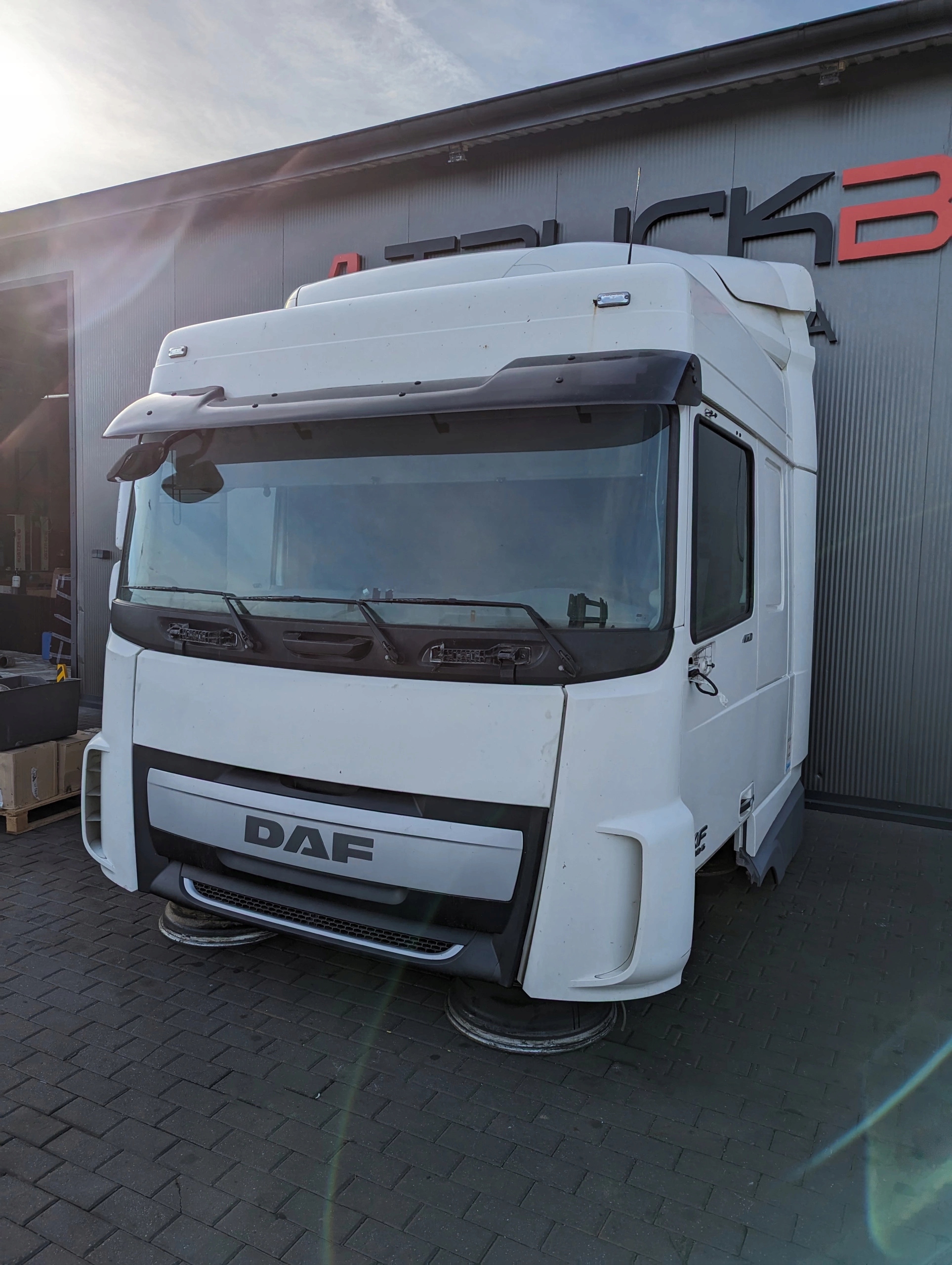 KABINA DAF XF 106 - obrazek 2