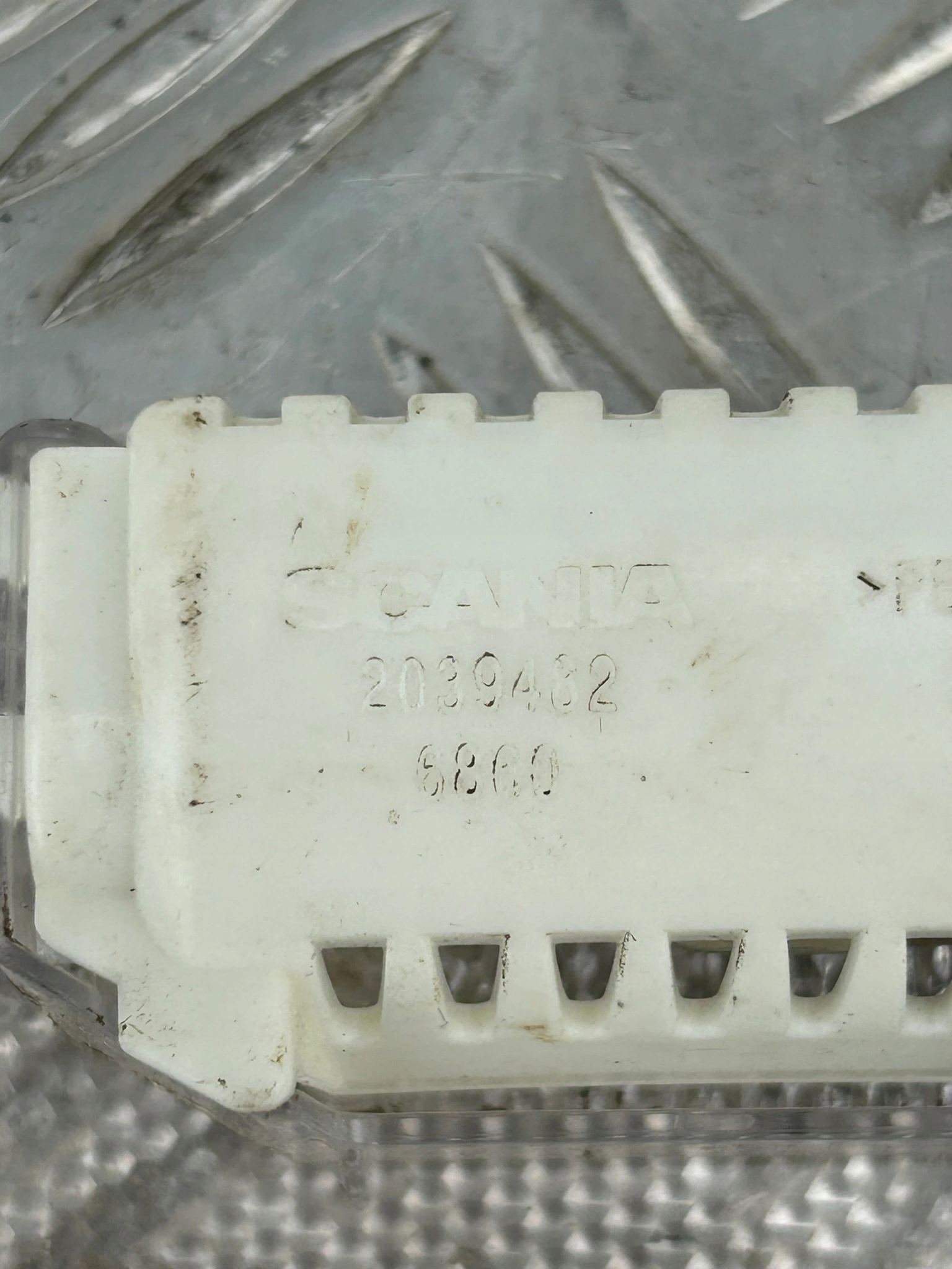 LAMPA LAMPKA OŚWIETLENIOWA KOKPITU SCANIA NTG NOWY MODEL - obrazek 2